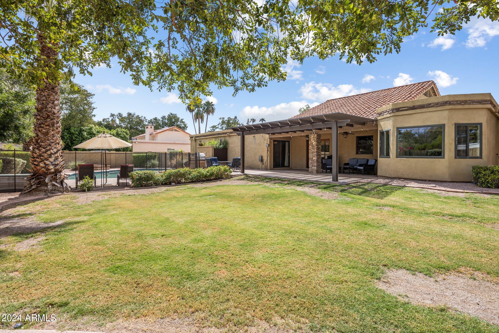 8833 S LAKESHORE Drive