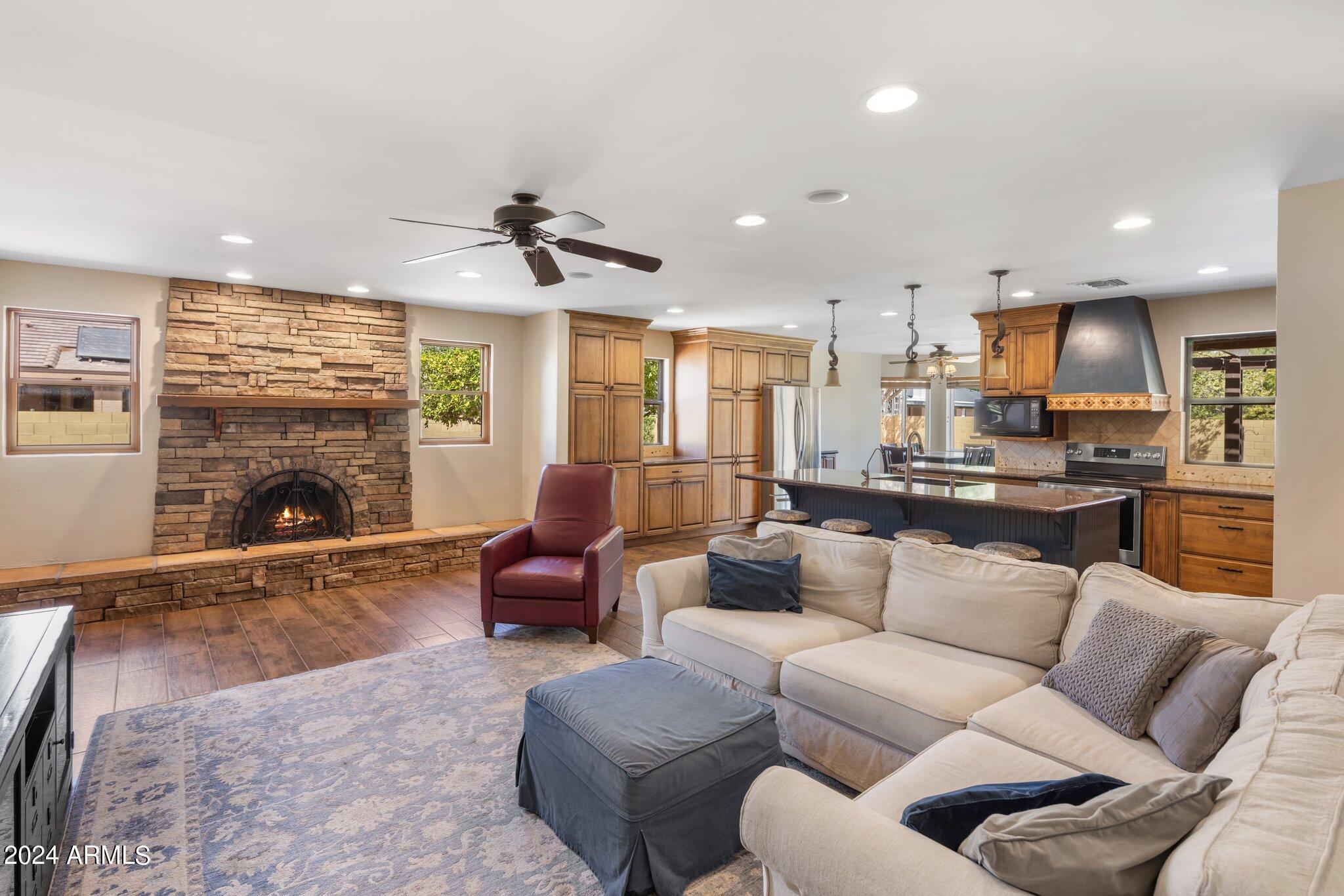 8833 S LAKESHORE Drive