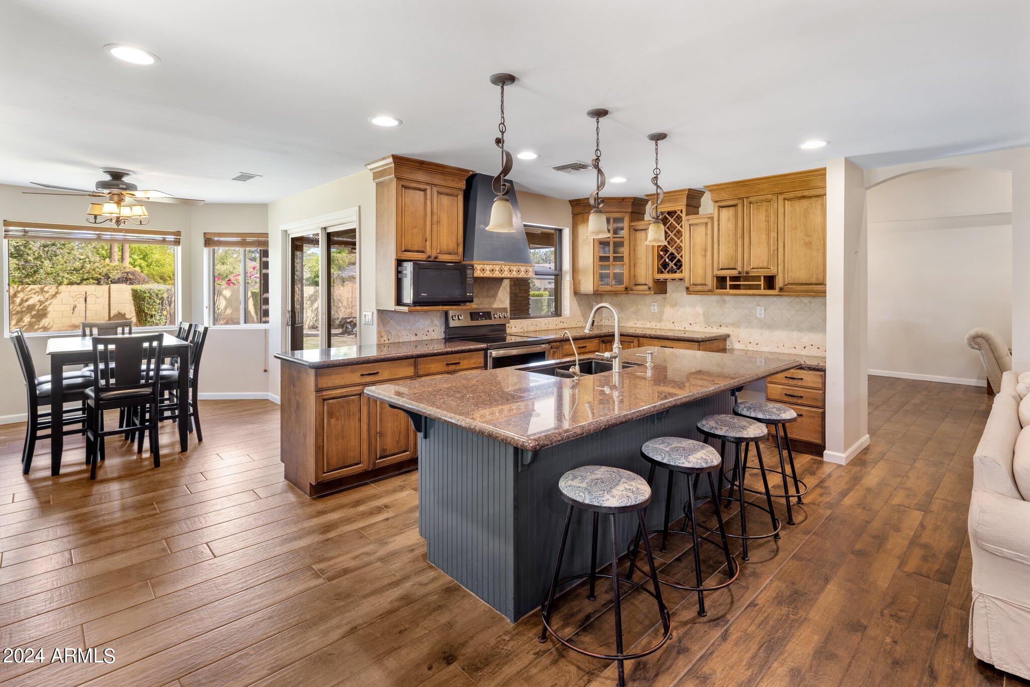 8833 S LAKESHORE Drive
