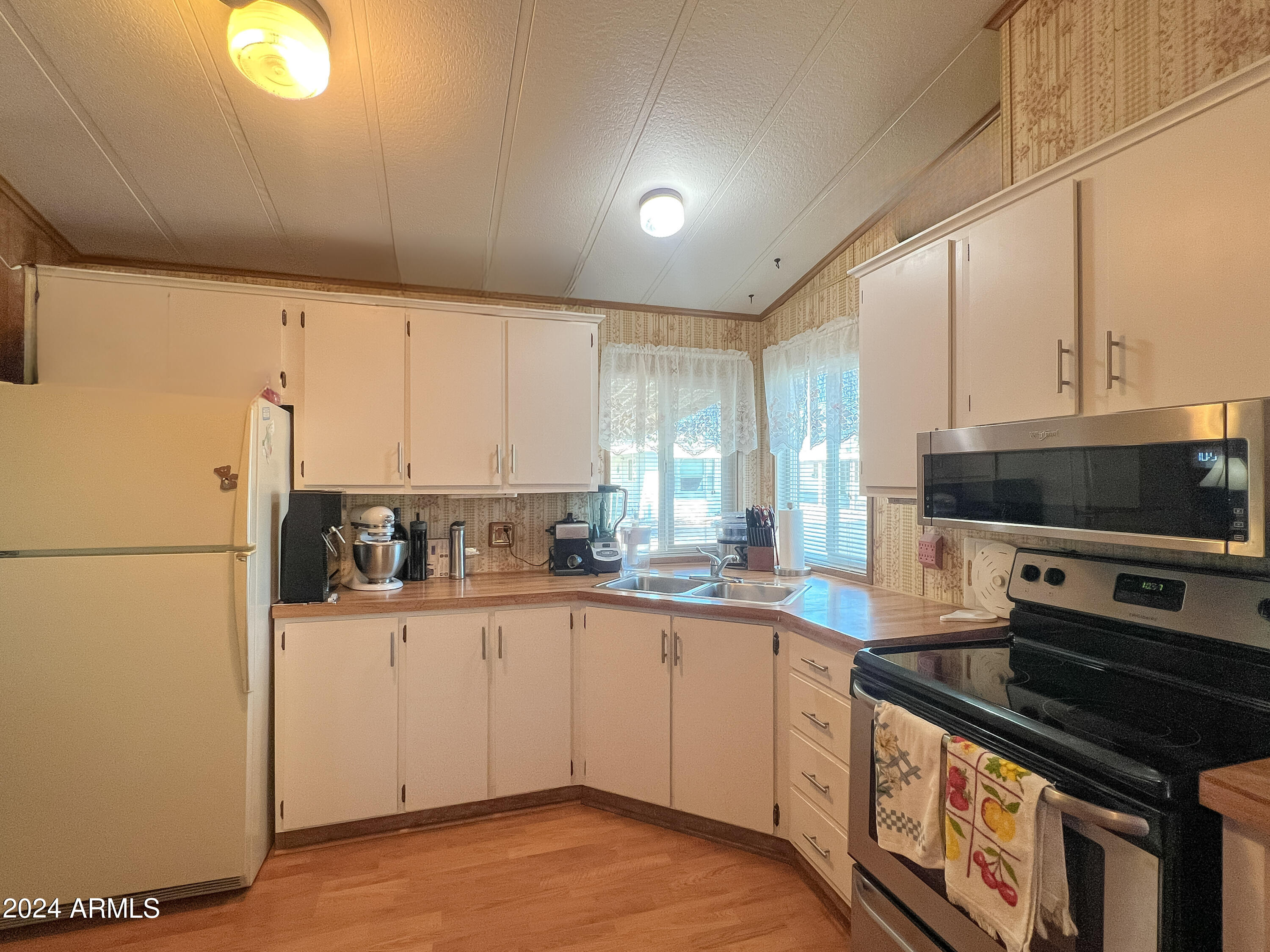 9427 E UNIVERSITY Drive # 3