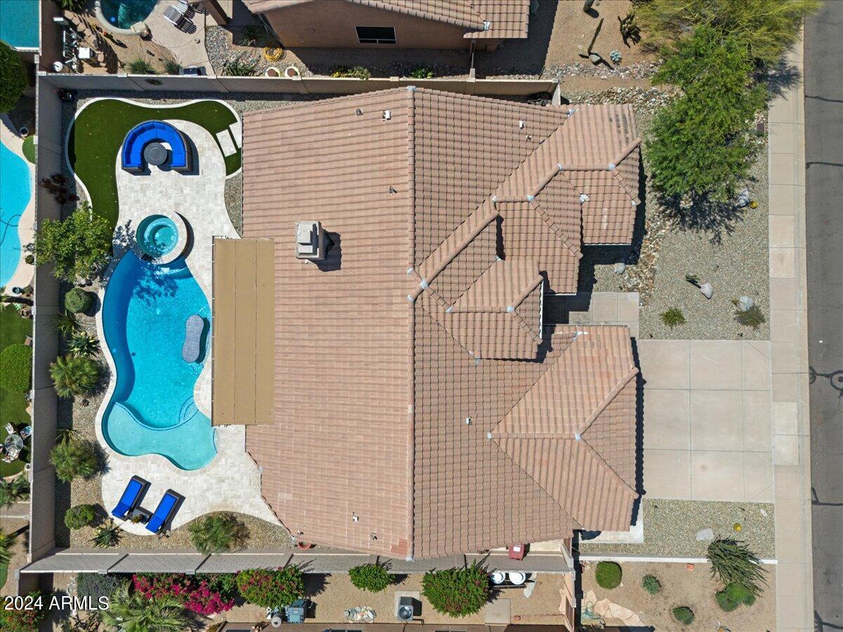 9425 E MAPLE Drive