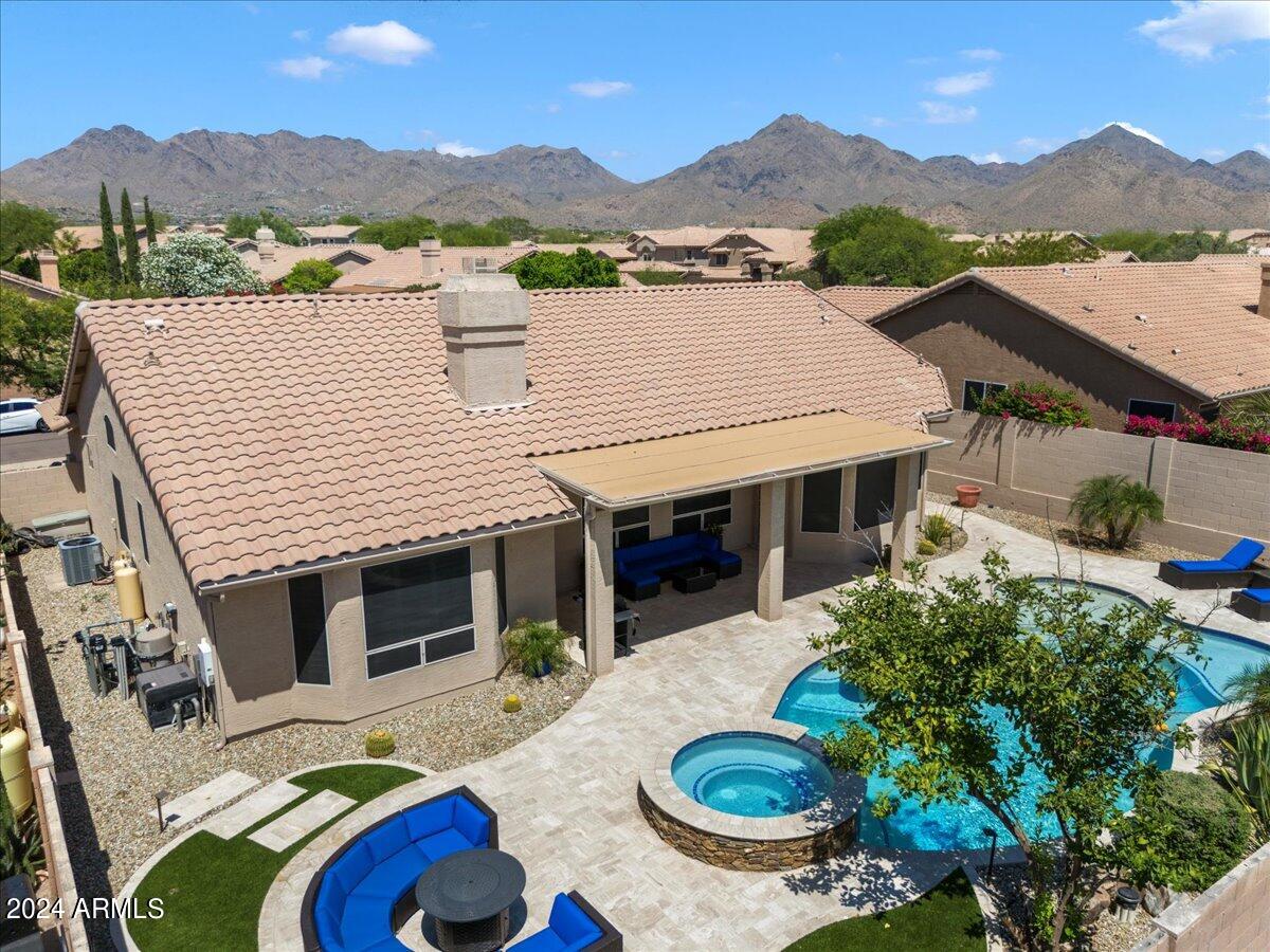 9425 E MAPLE Drive