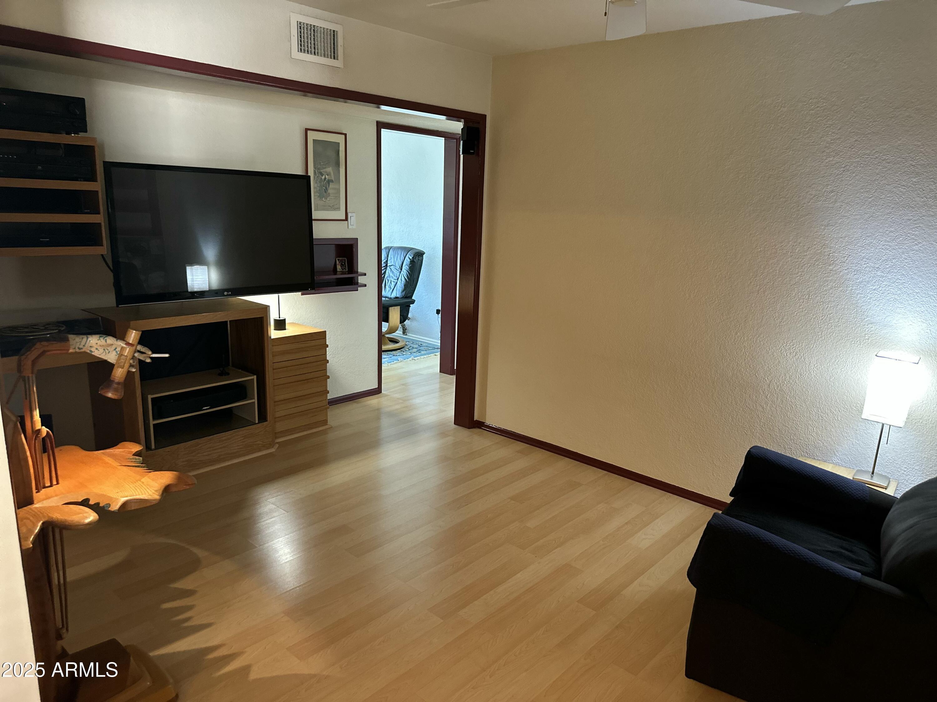 2752 W LAWRENCE Road