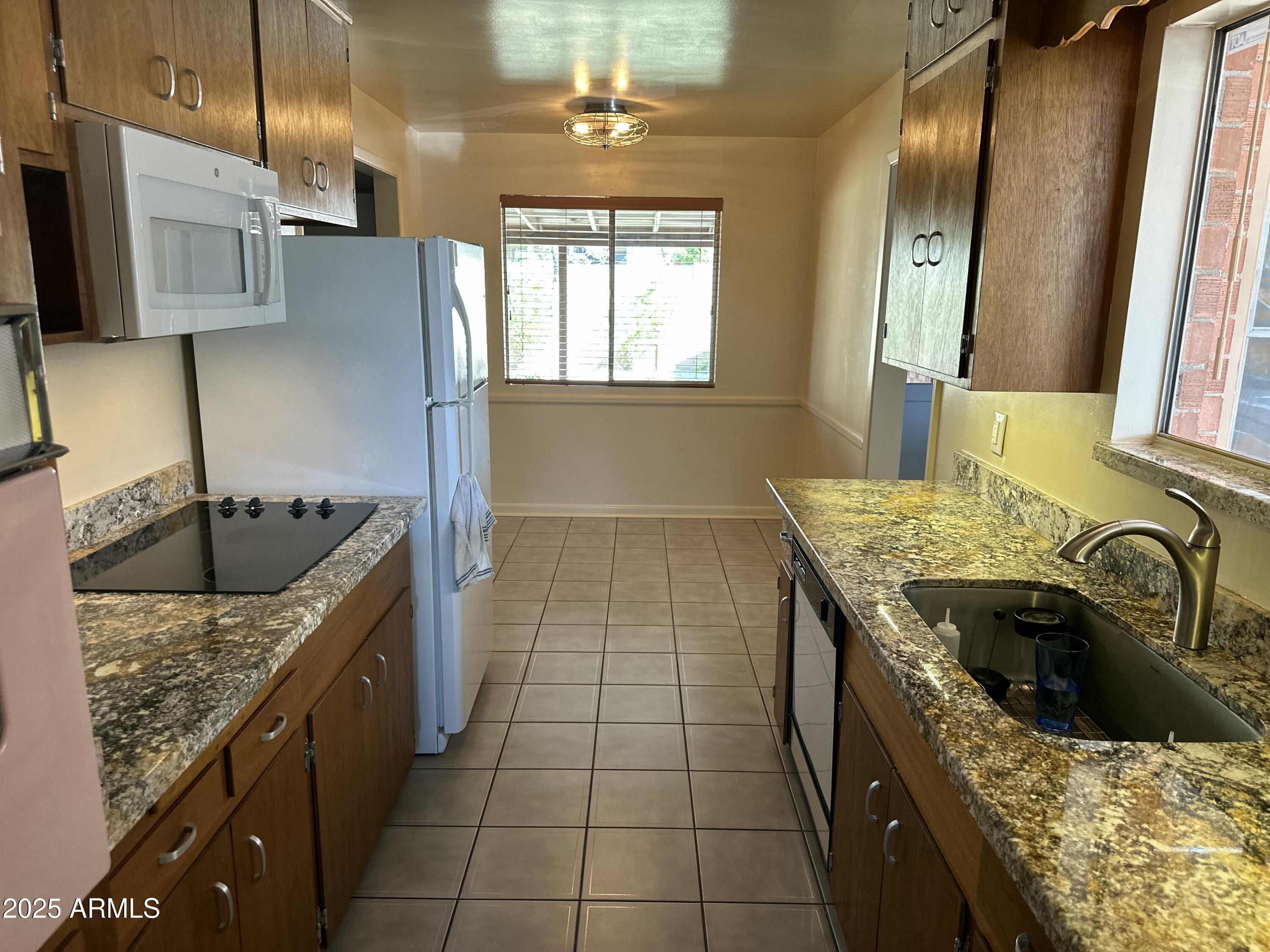 2752 W LAWRENCE Road