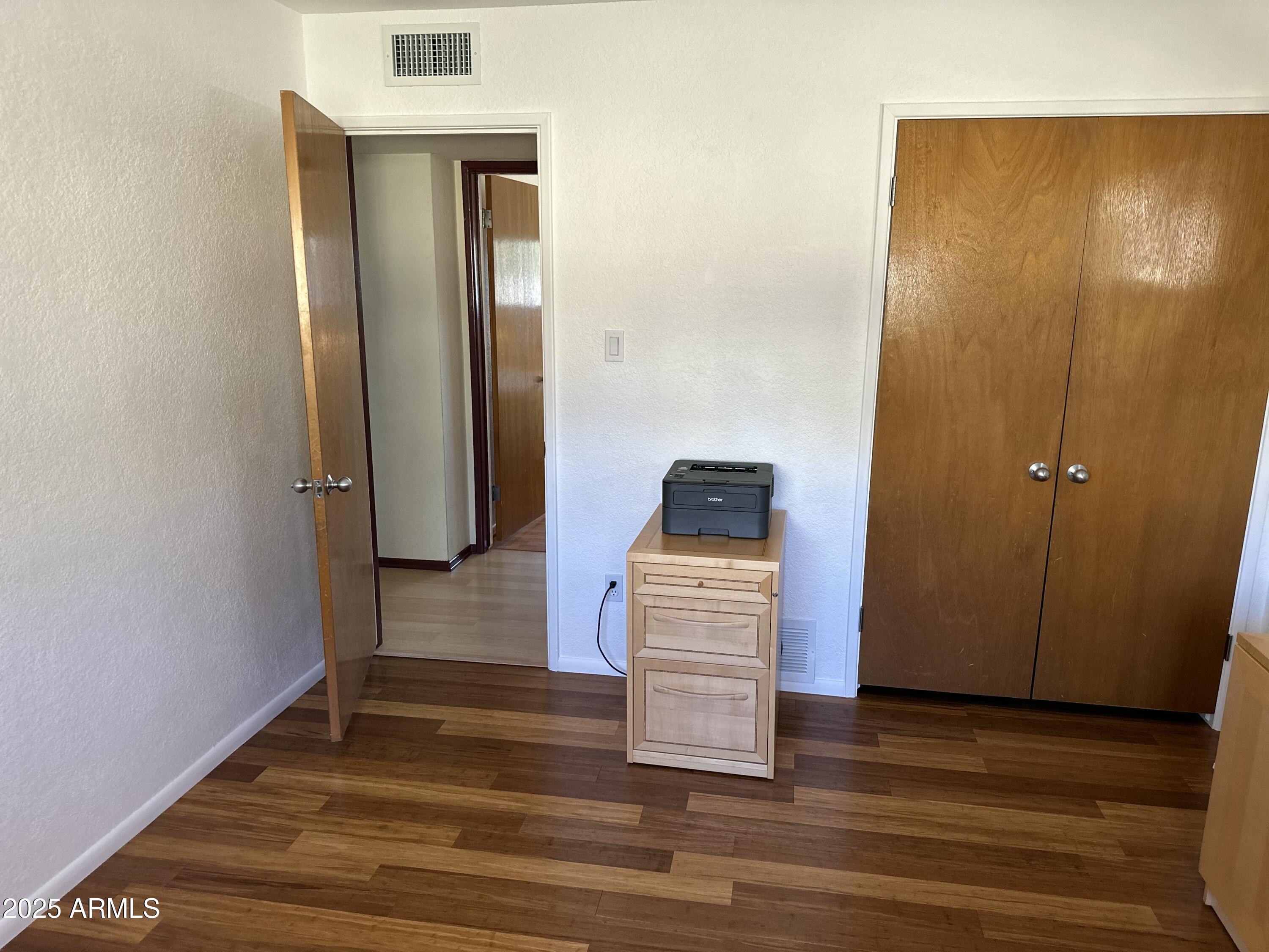 2752 W LAWRENCE Road