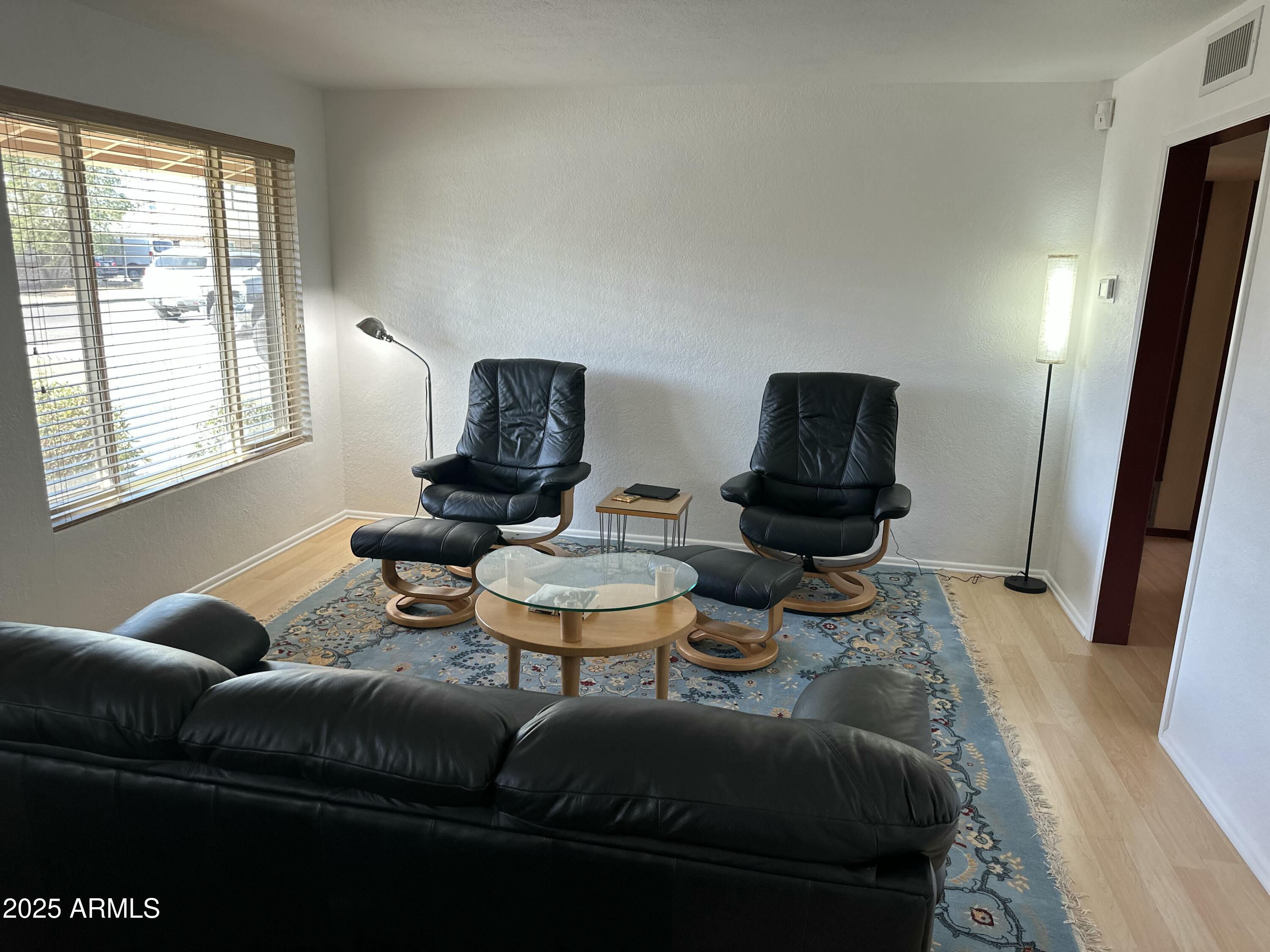 2752 W LAWRENCE Road