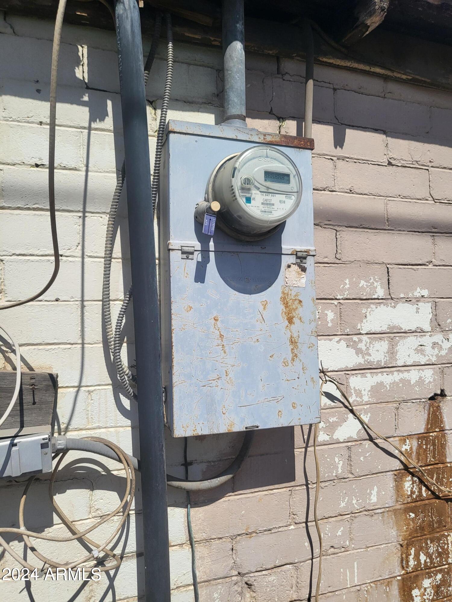 2737 W ROOSEVELT Street