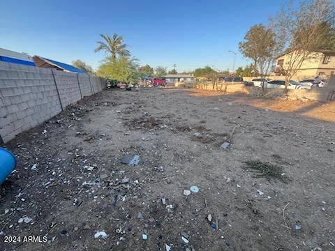 2737 W ROOSEVELT Street