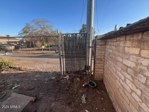 2737 W ROOSEVELT Street