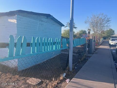 2737 W ROOSEVELT Street