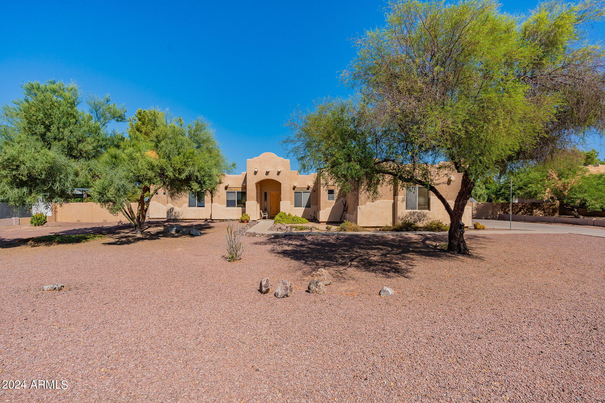 2578 E ARROWHEAD Trail
