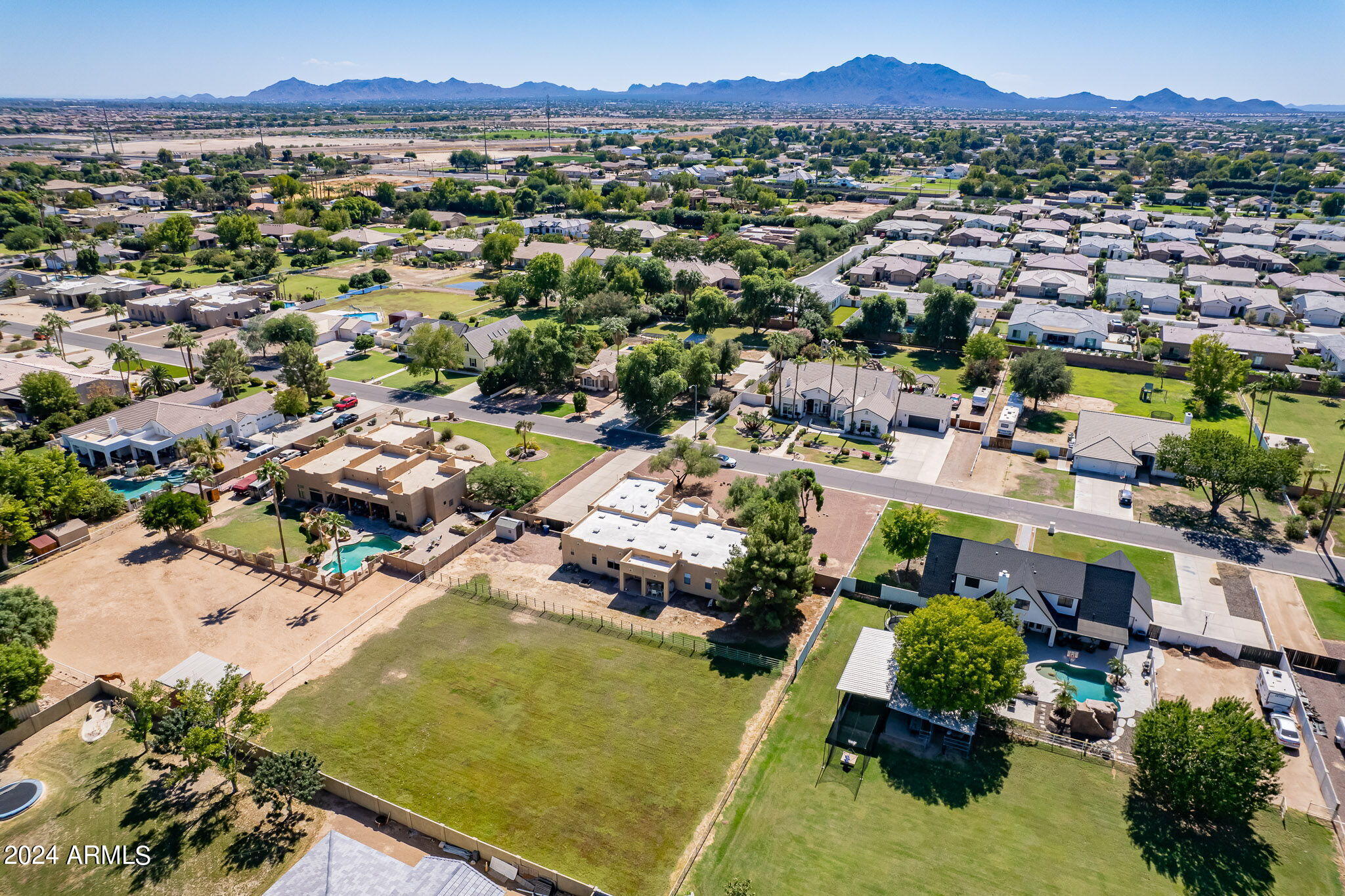 2578 E ARROWHEAD Trail