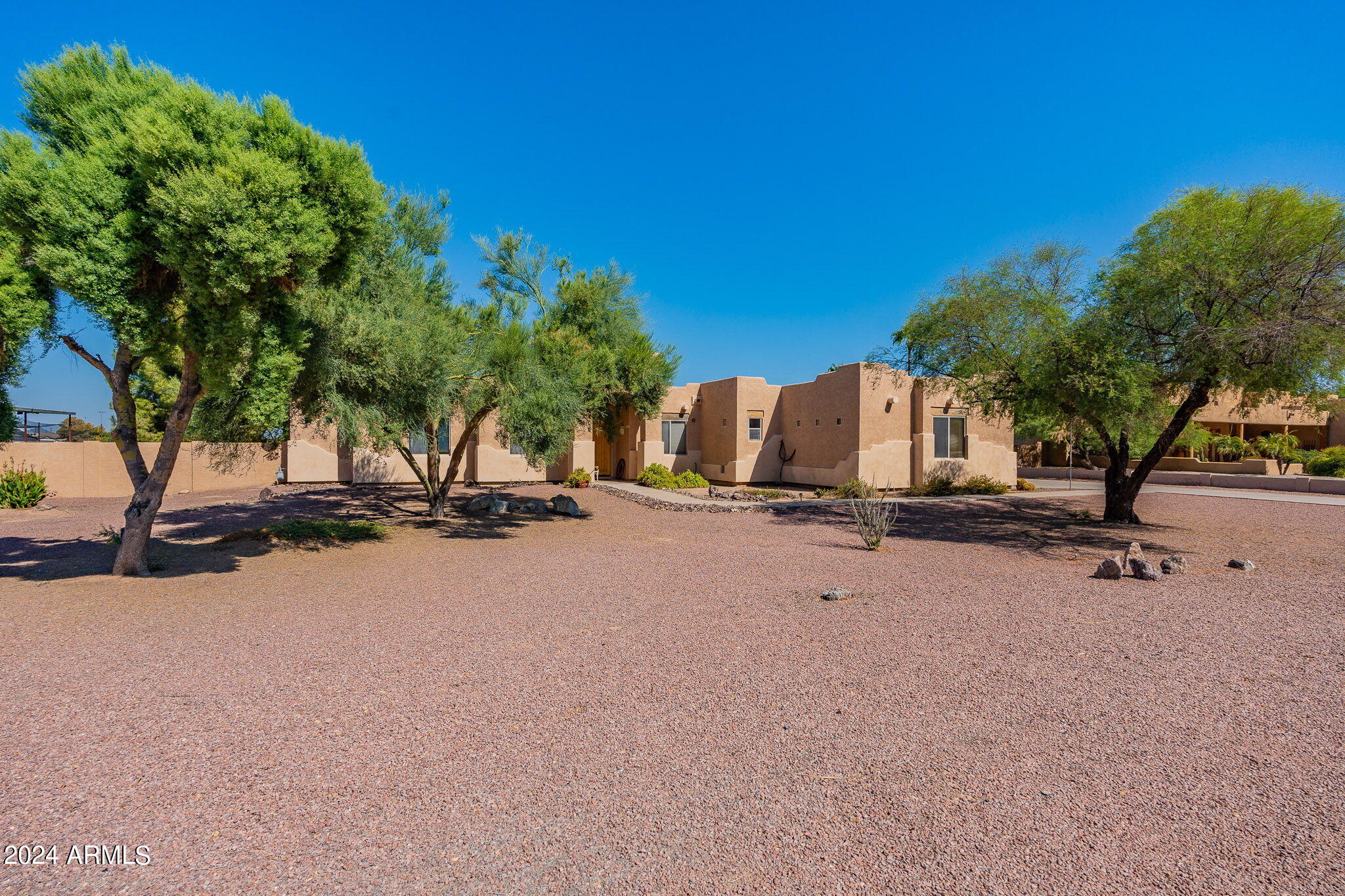 2578 E ARROWHEAD Trail