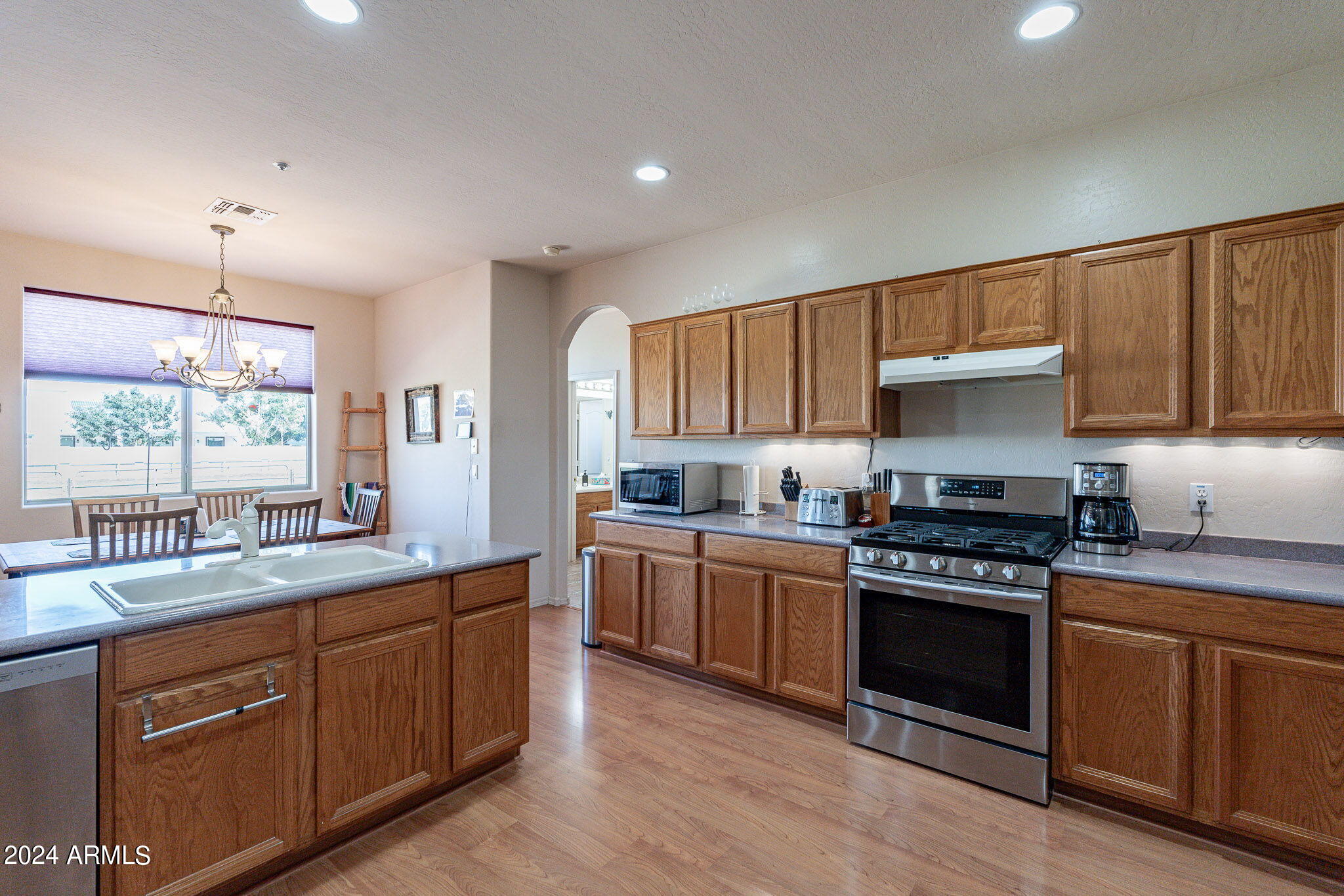 2578 E ARROWHEAD Trail