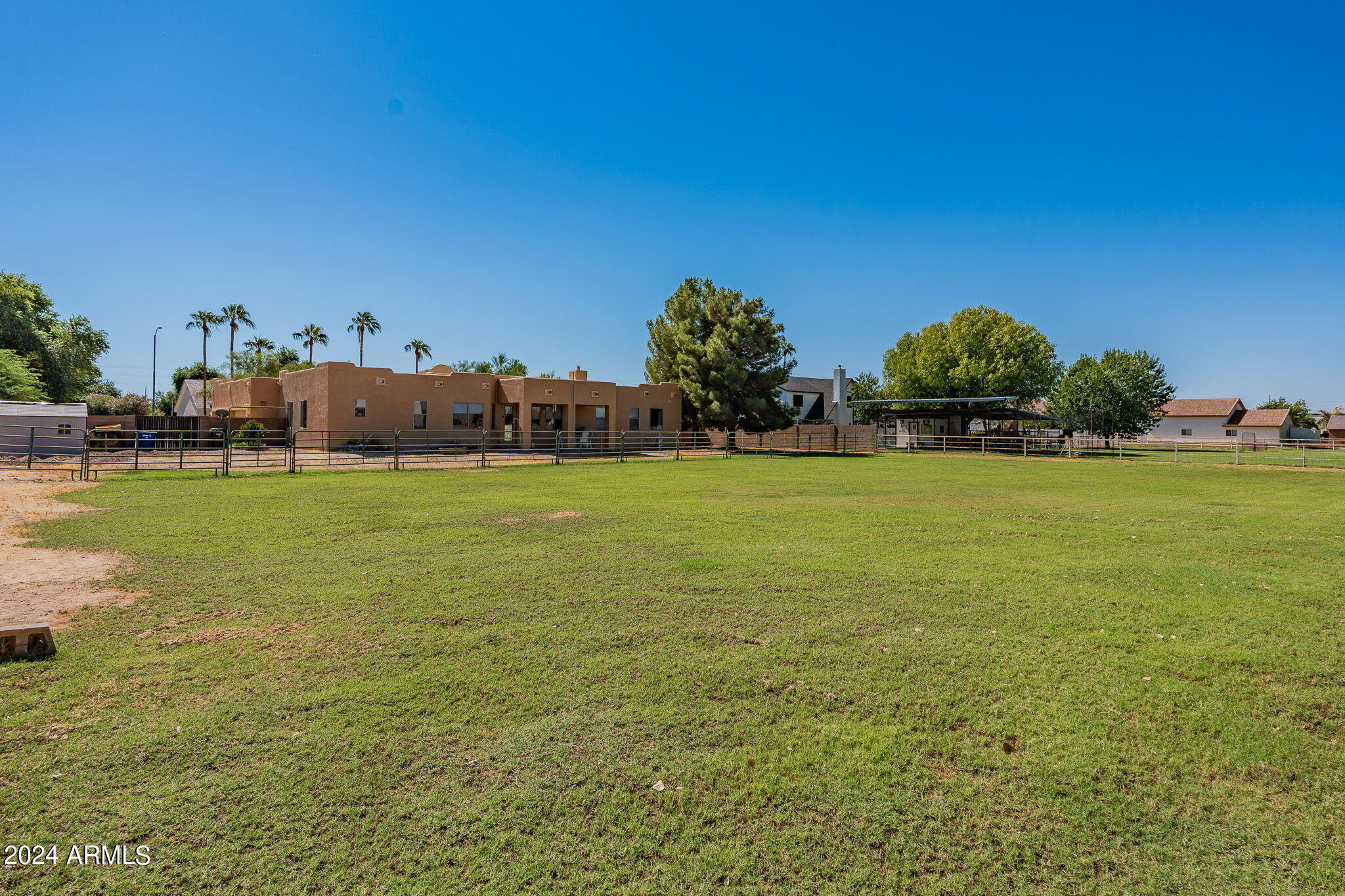 2578 E ARROWHEAD Trail