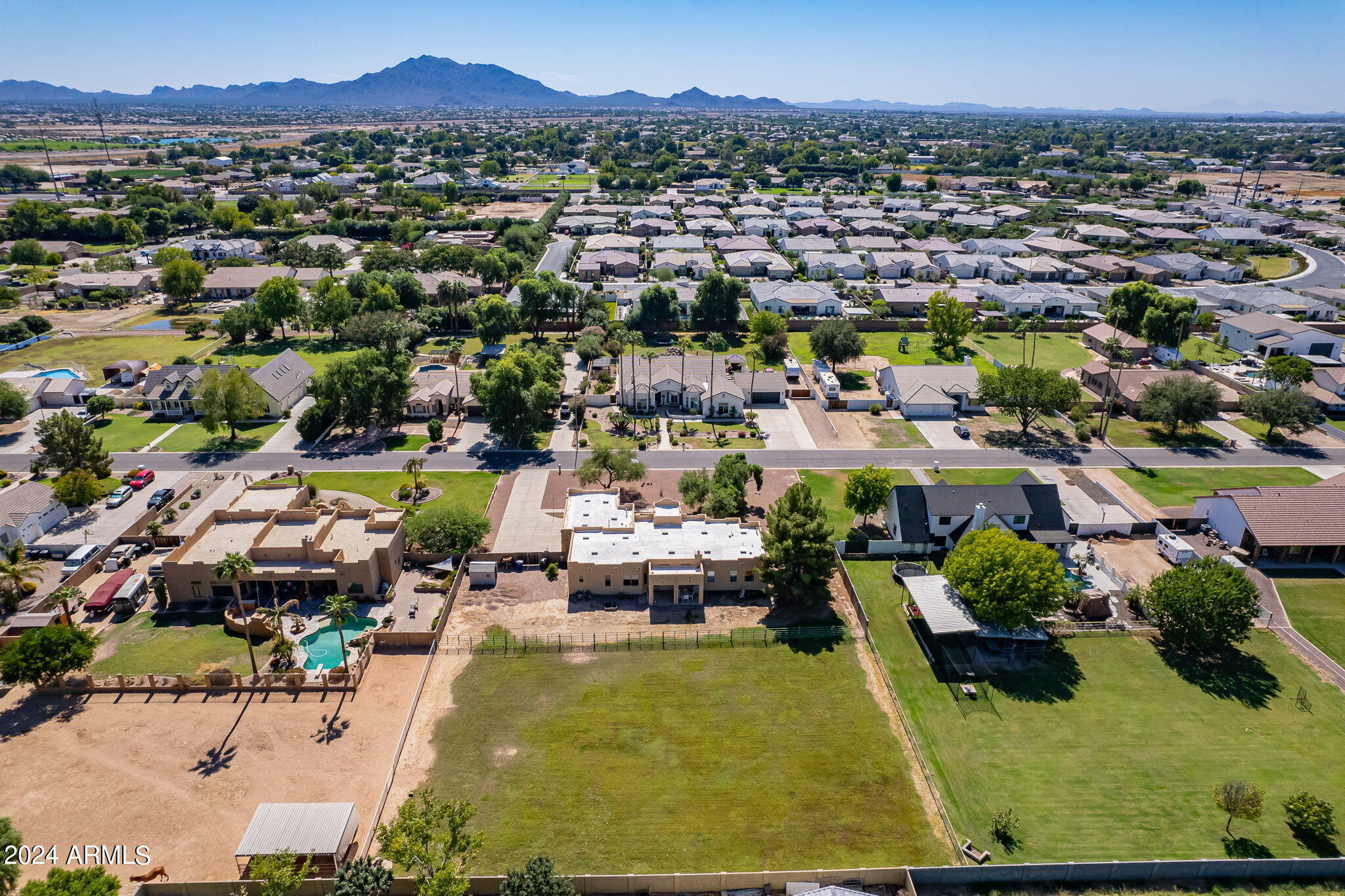 2578 E ARROWHEAD Trail