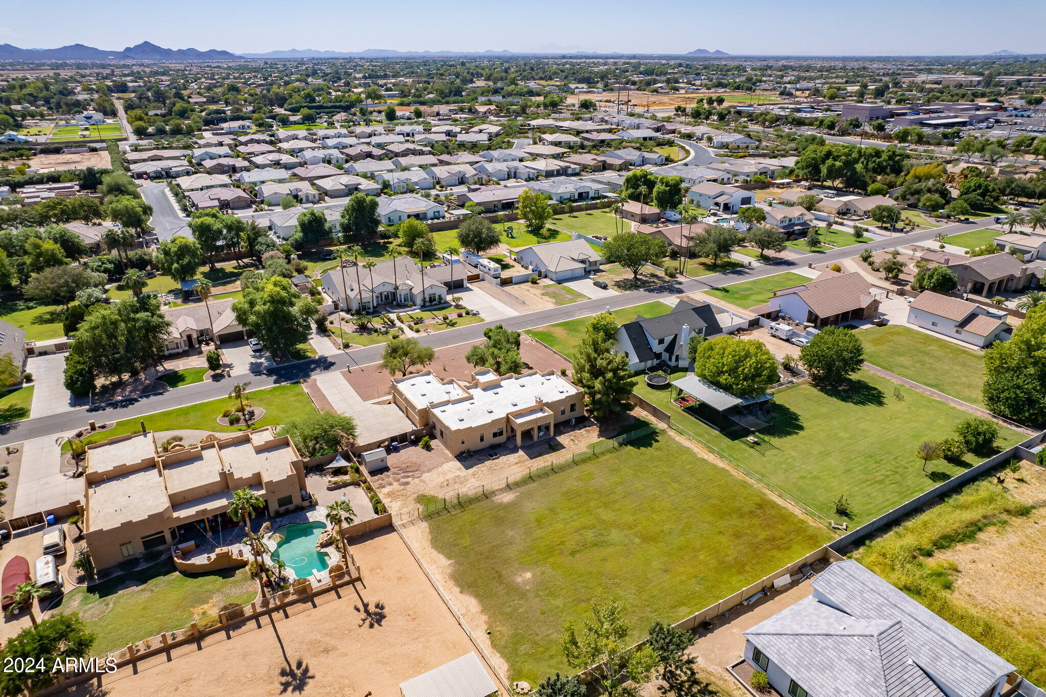2578 E ARROWHEAD Trail