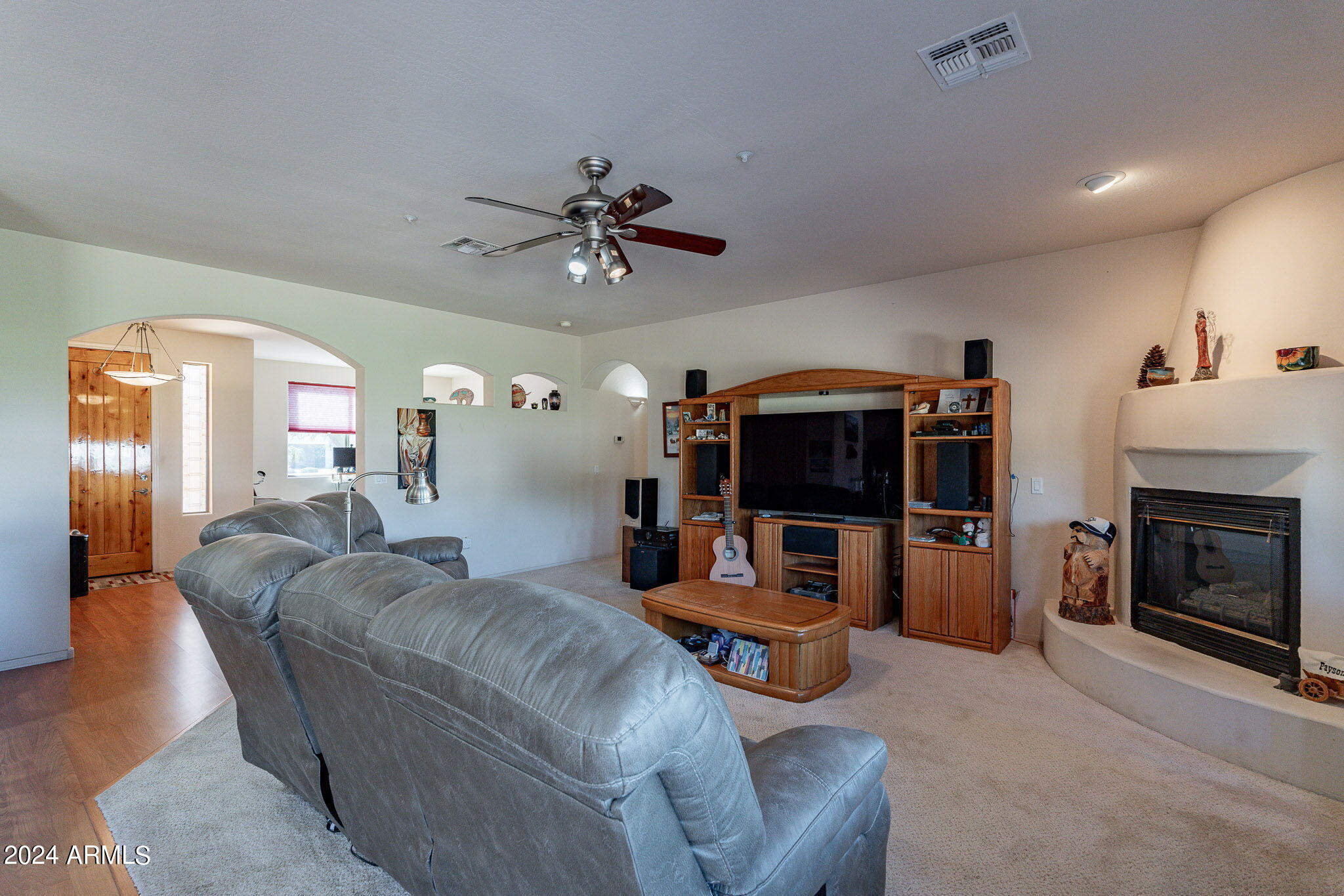 2578 E ARROWHEAD Trail