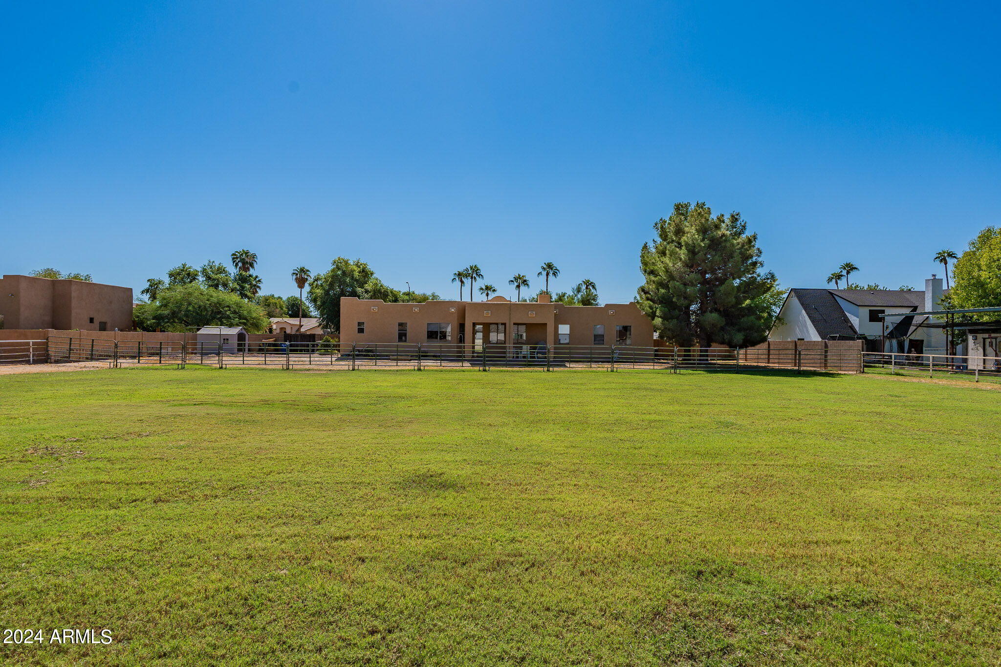 2578 E ARROWHEAD Trail