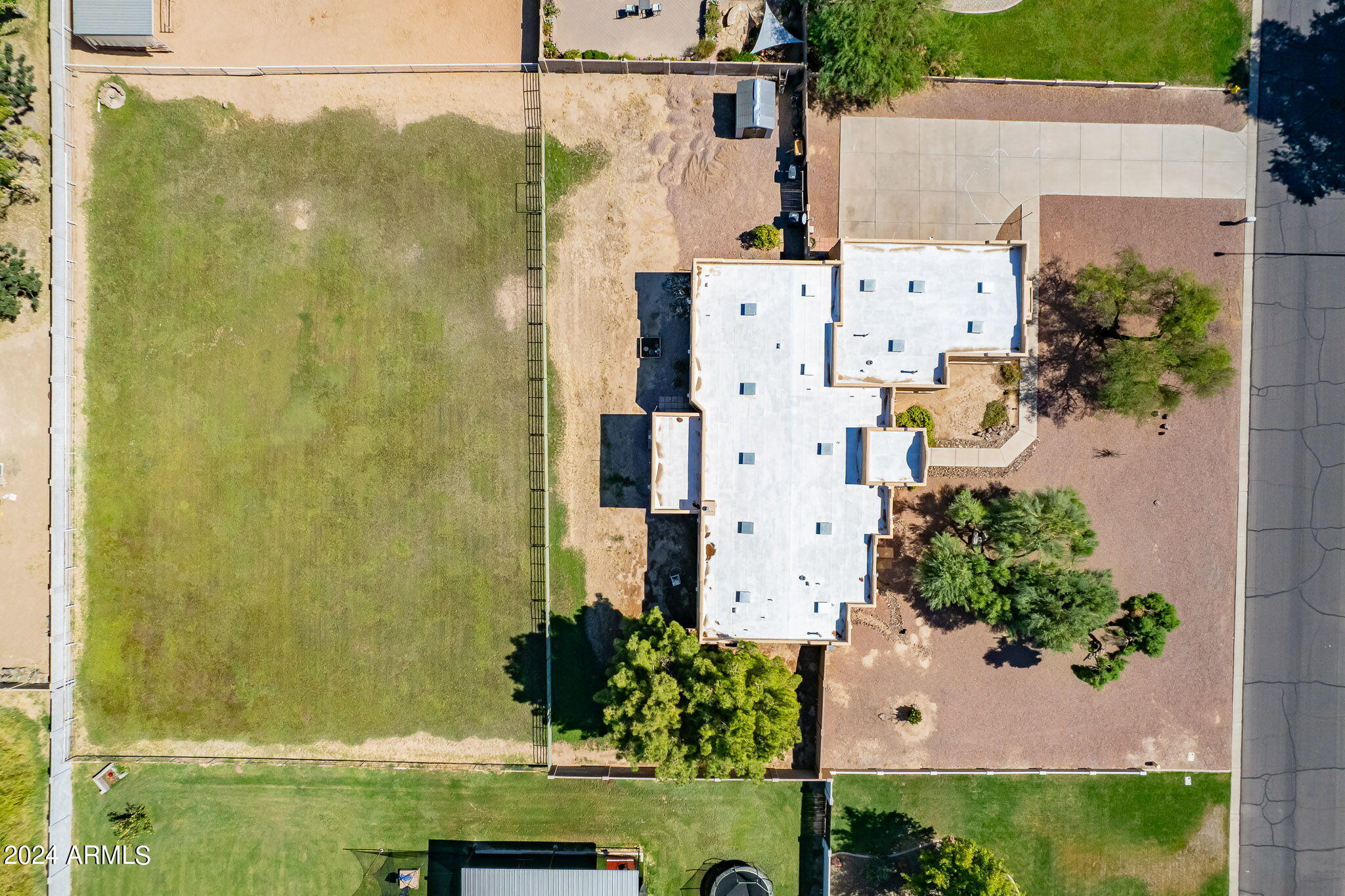 2578 E ARROWHEAD Trail