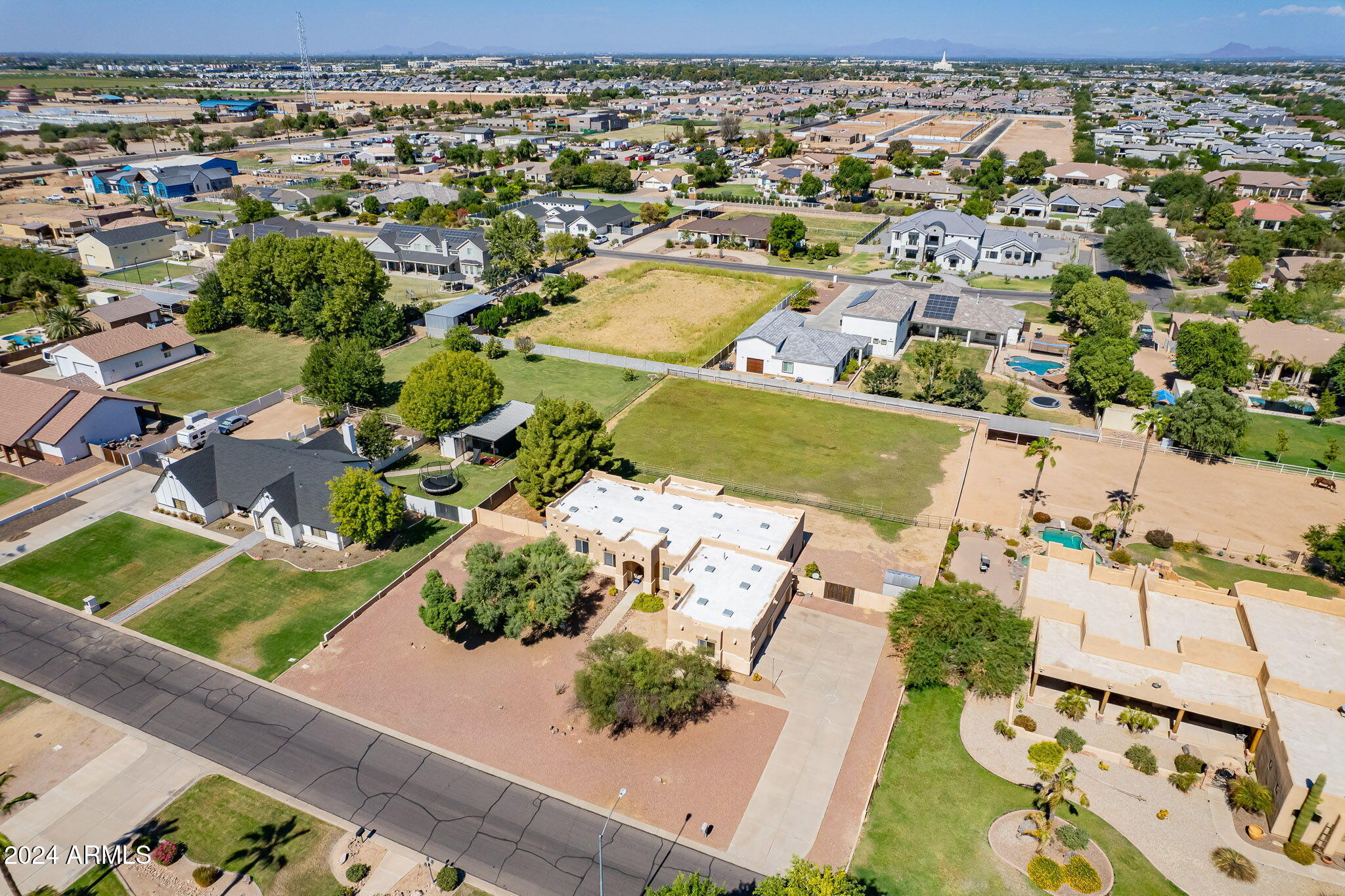 2578 E ARROWHEAD Trail