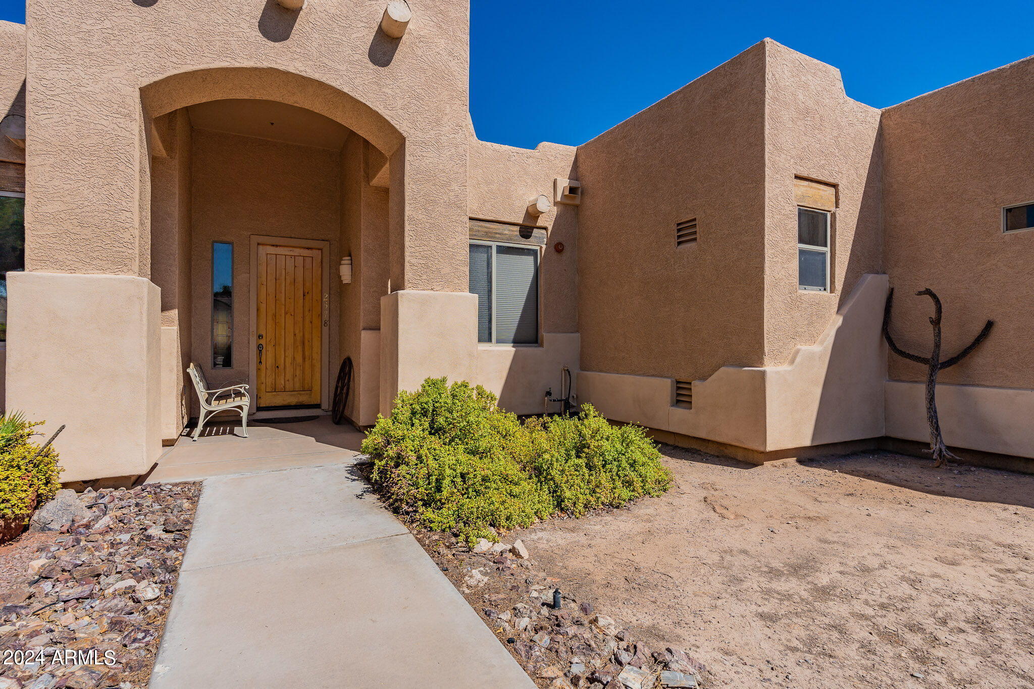 2578 E ARROWHEAD Trail