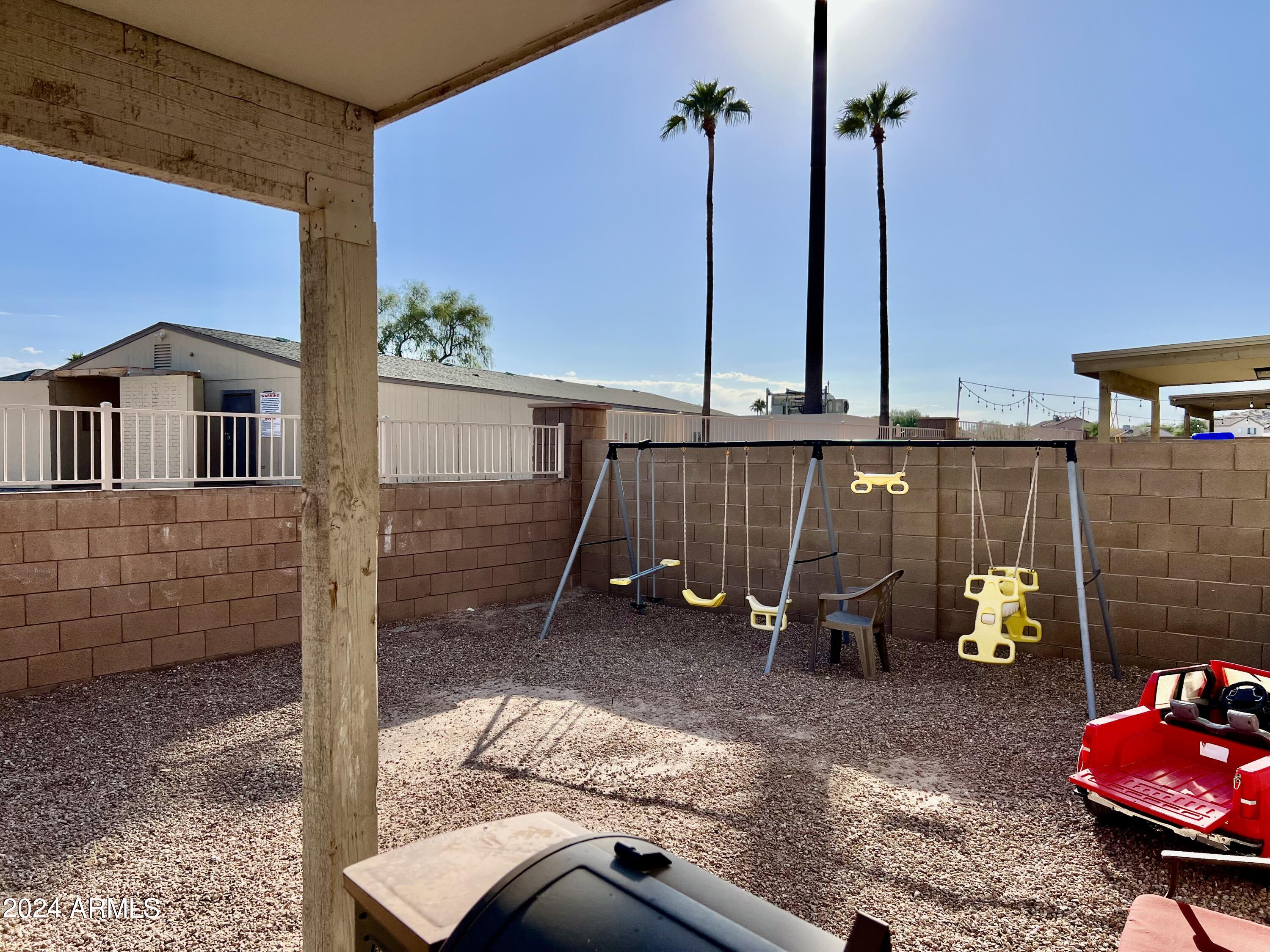 5818 E OASIS Boulevard