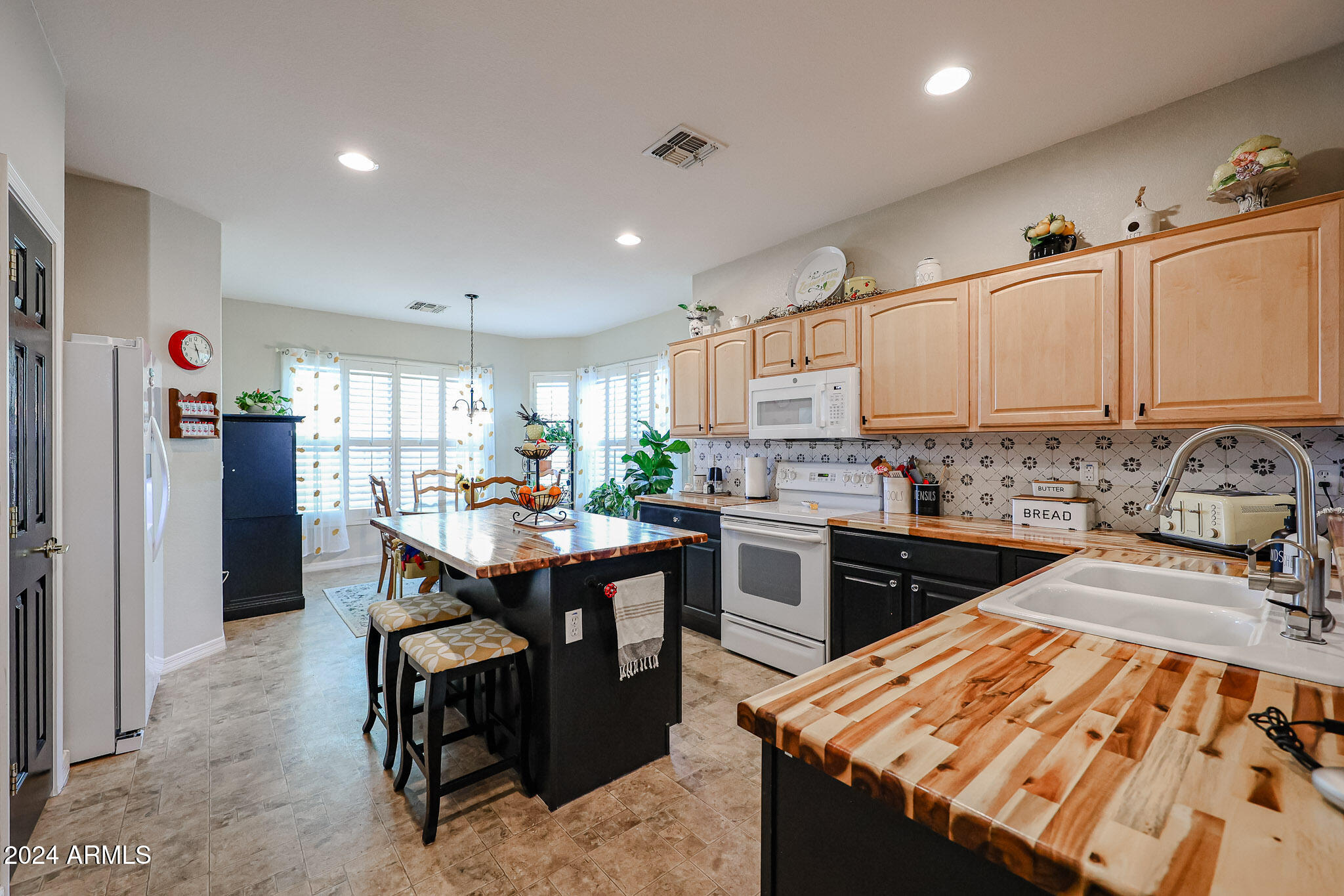 3881 E GLENEAGLE Place