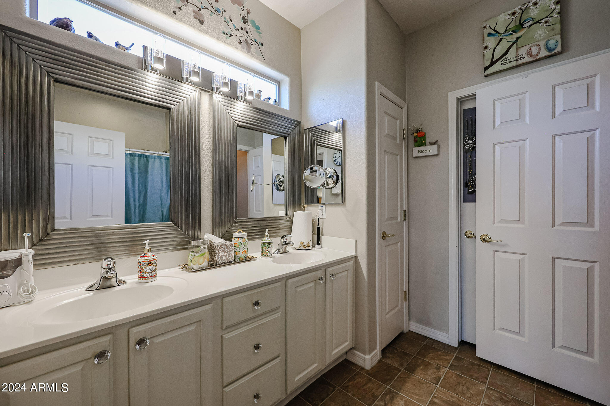 3881 E GLENEAGLE Place