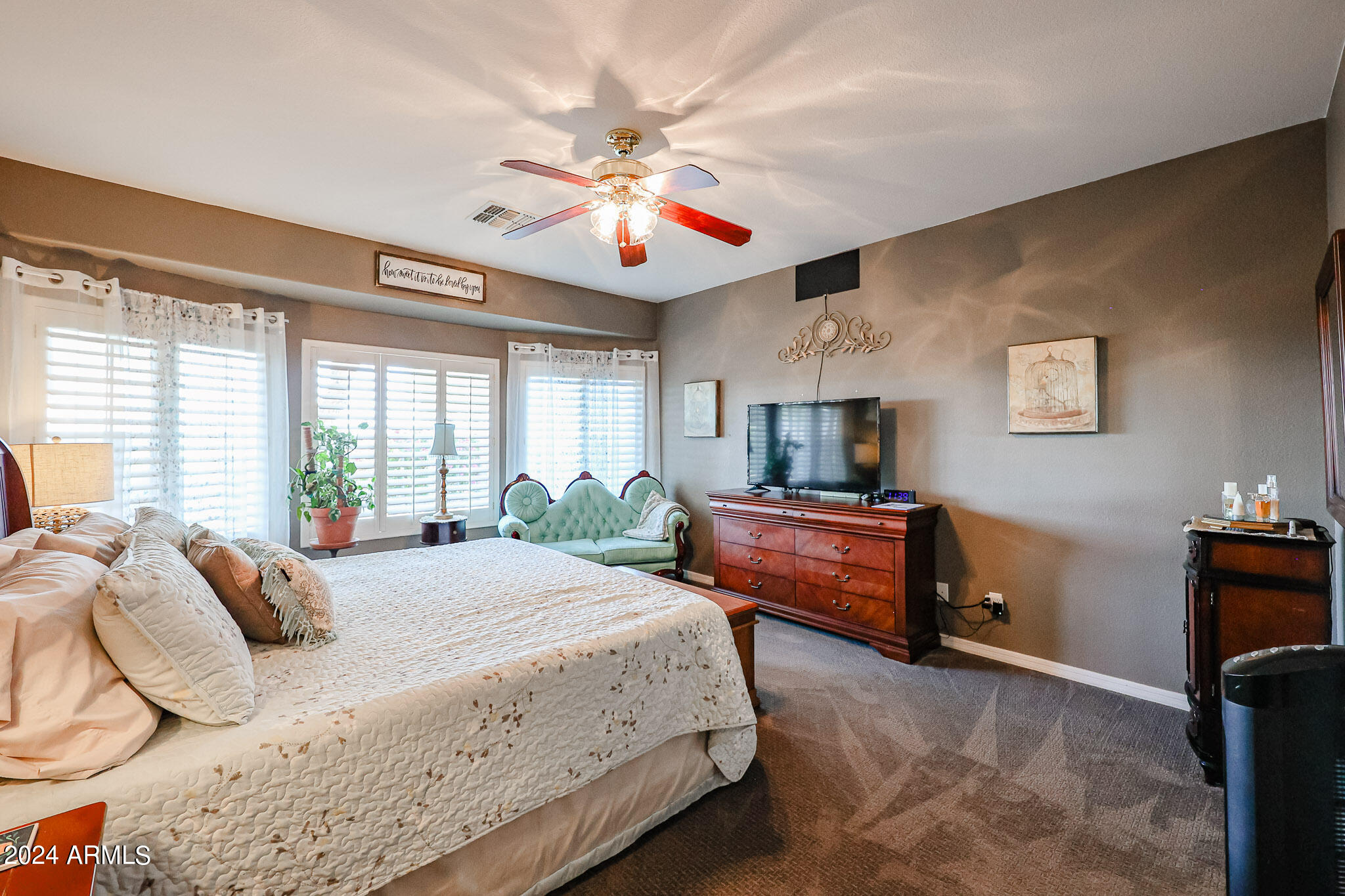 3881 E GLENEAGLE Place