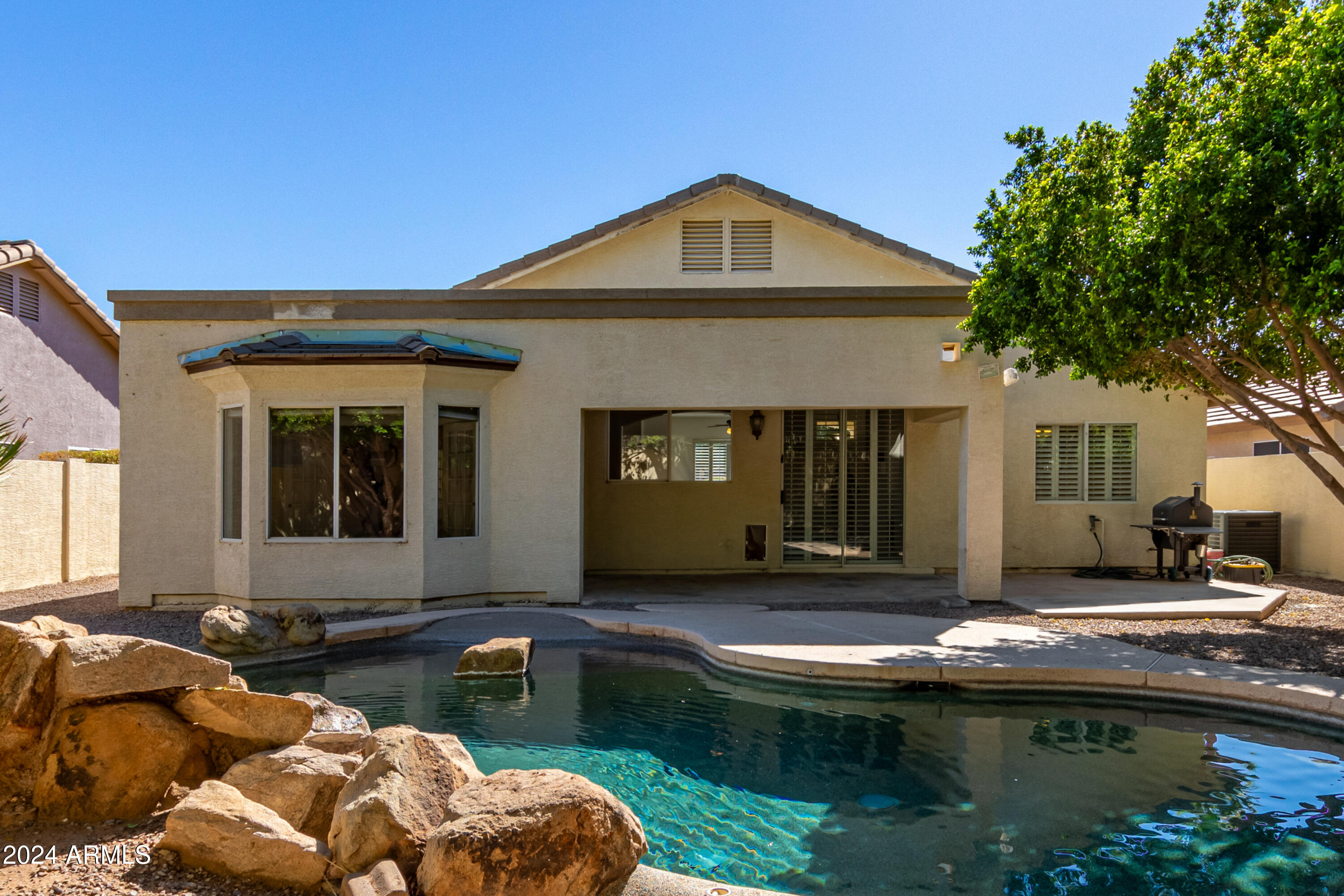 434 W THOMPSON Place