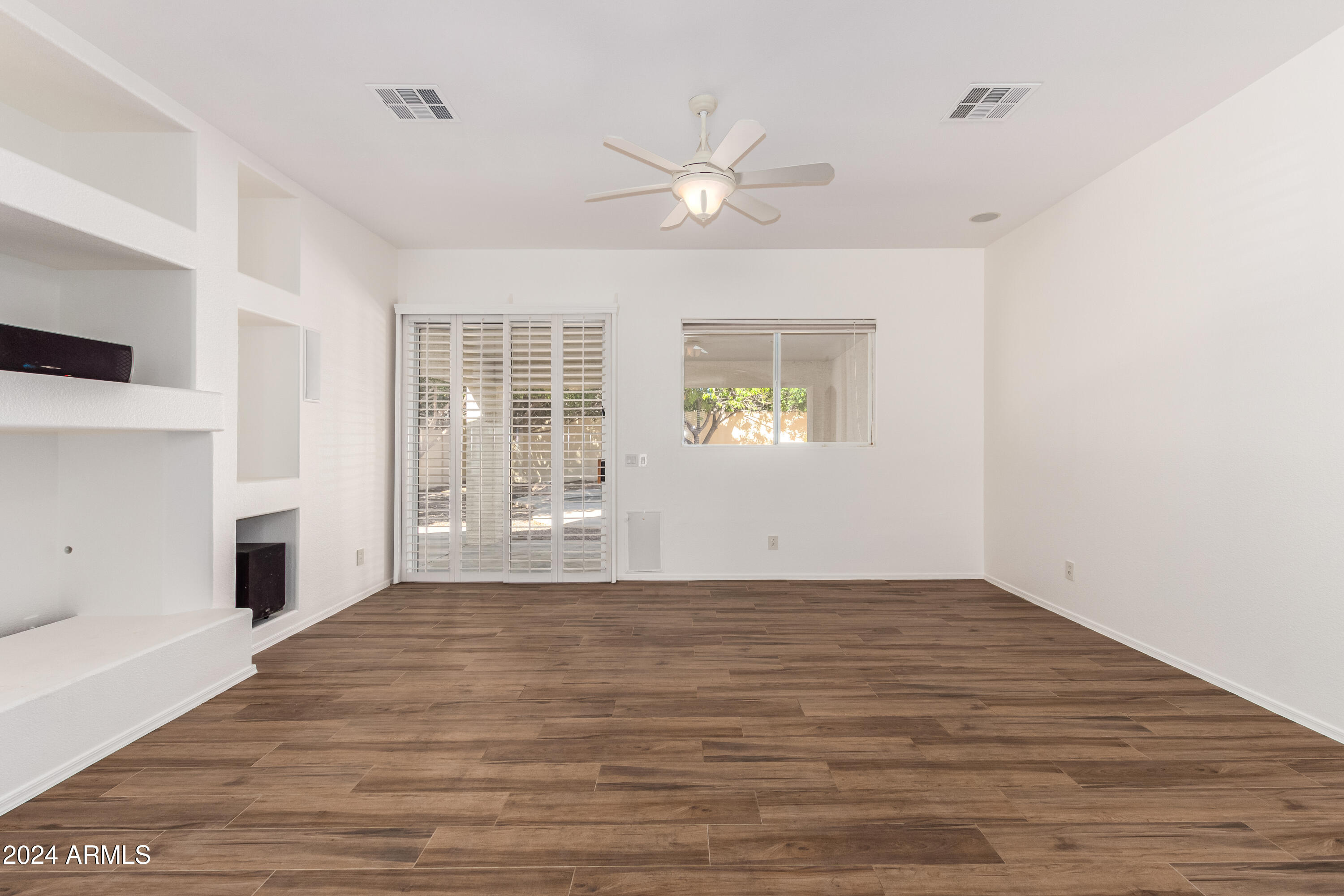 434 W THOMPSON Place