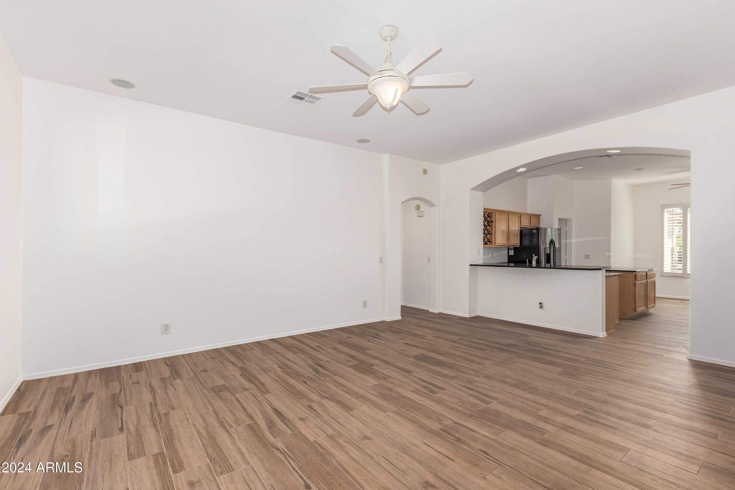 434 W THOMPSON Place