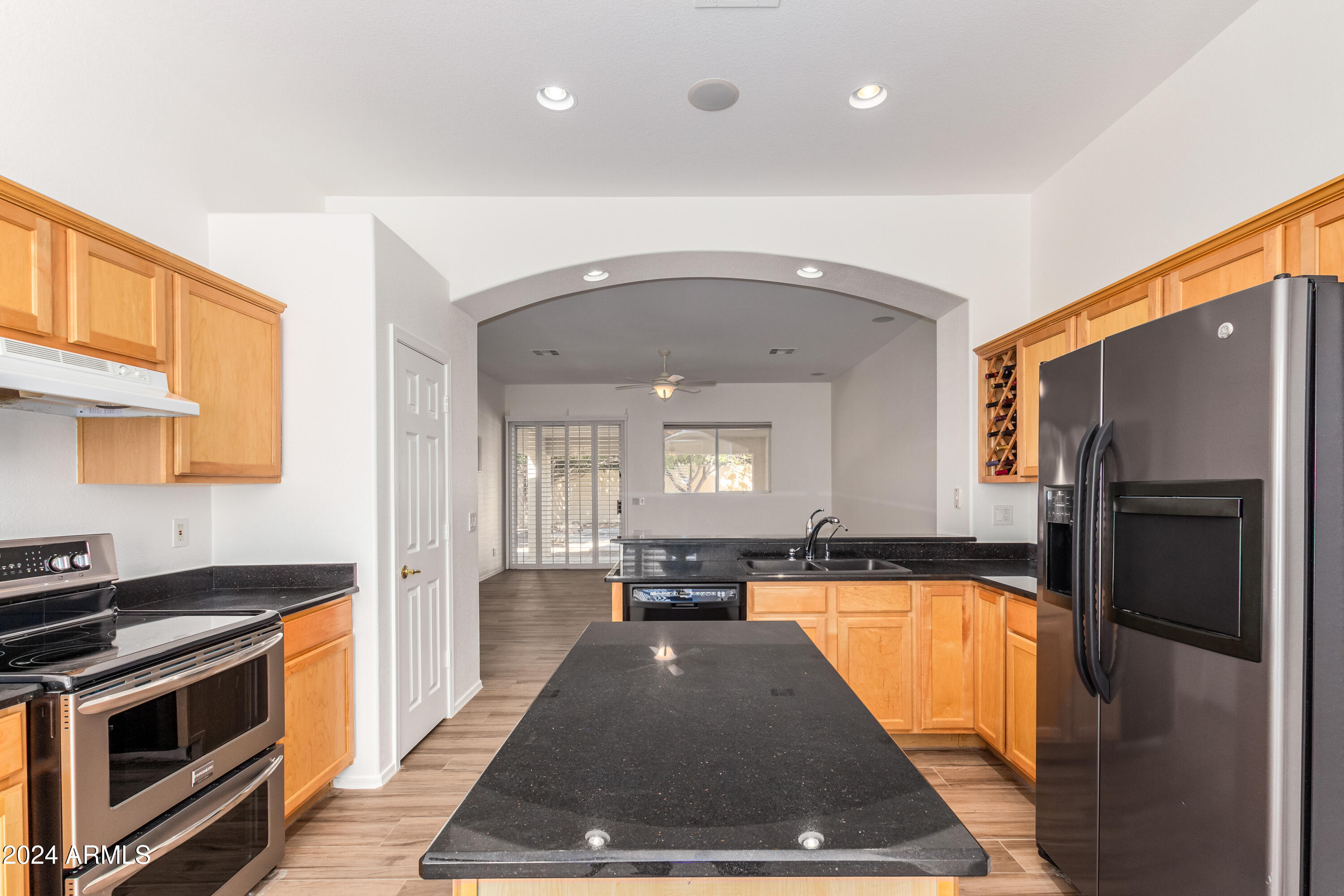 434 W THOMPSON Place