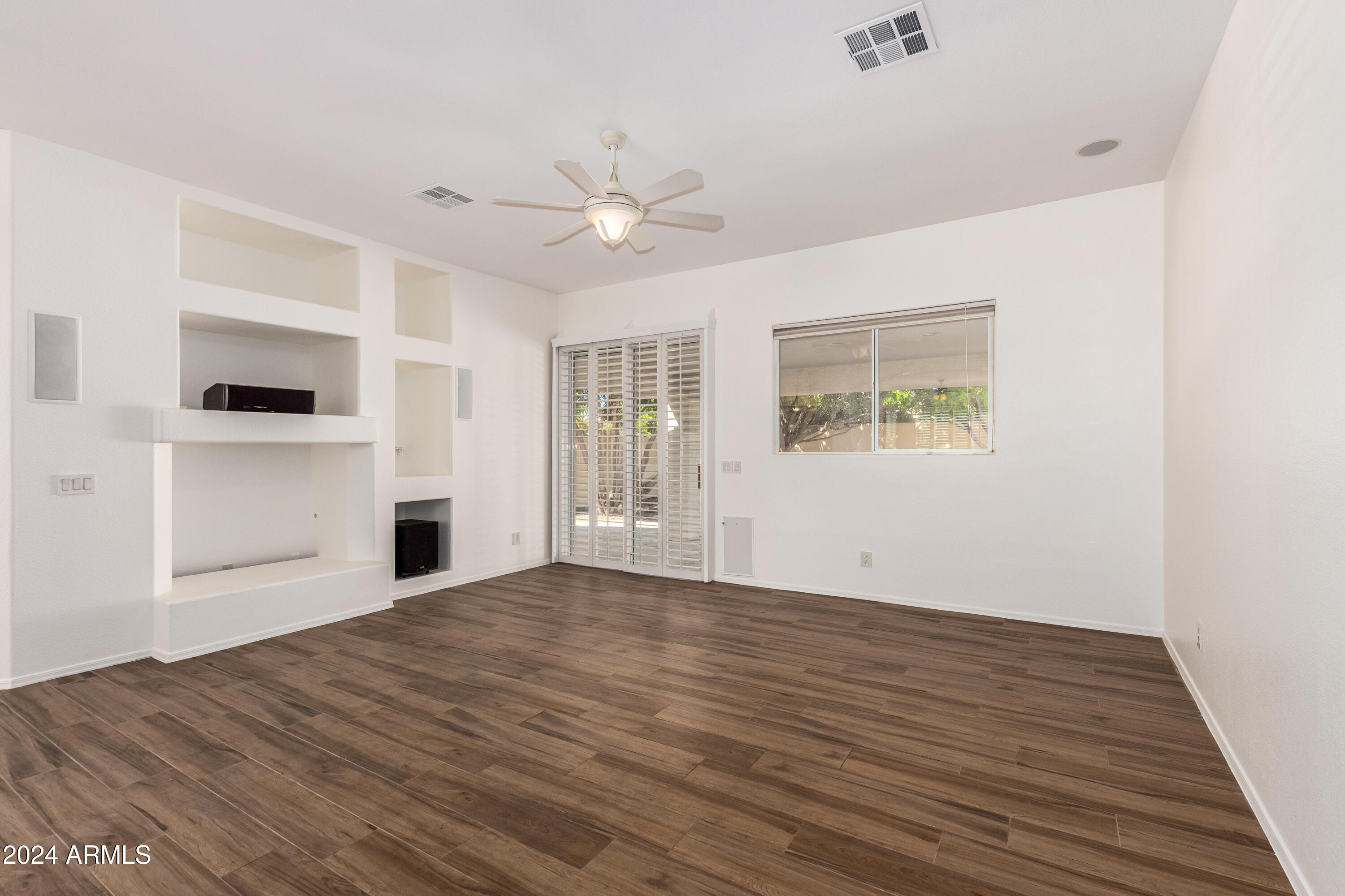 434 W THOMPSON Place