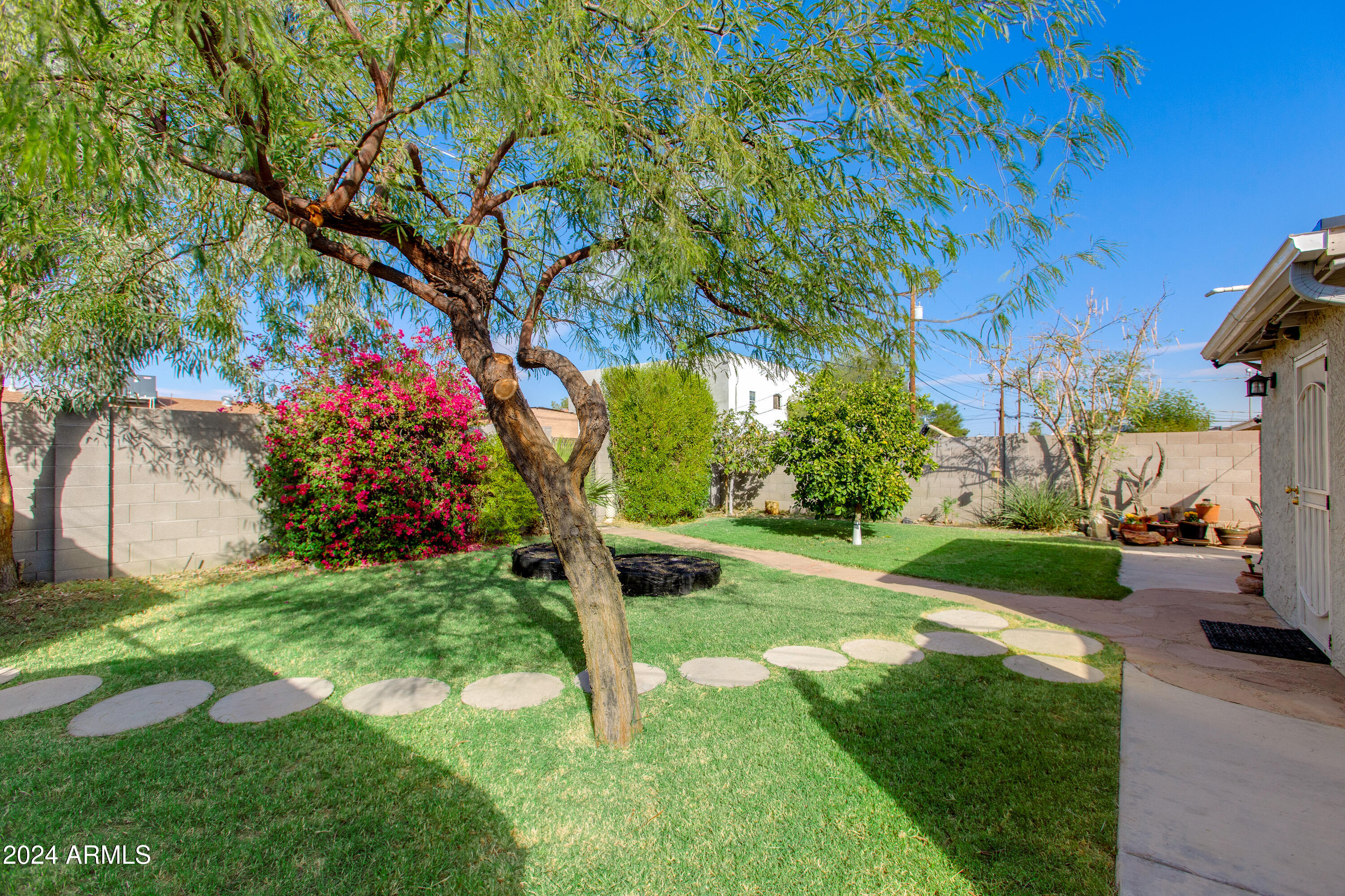 2750 W Montecito Avenue