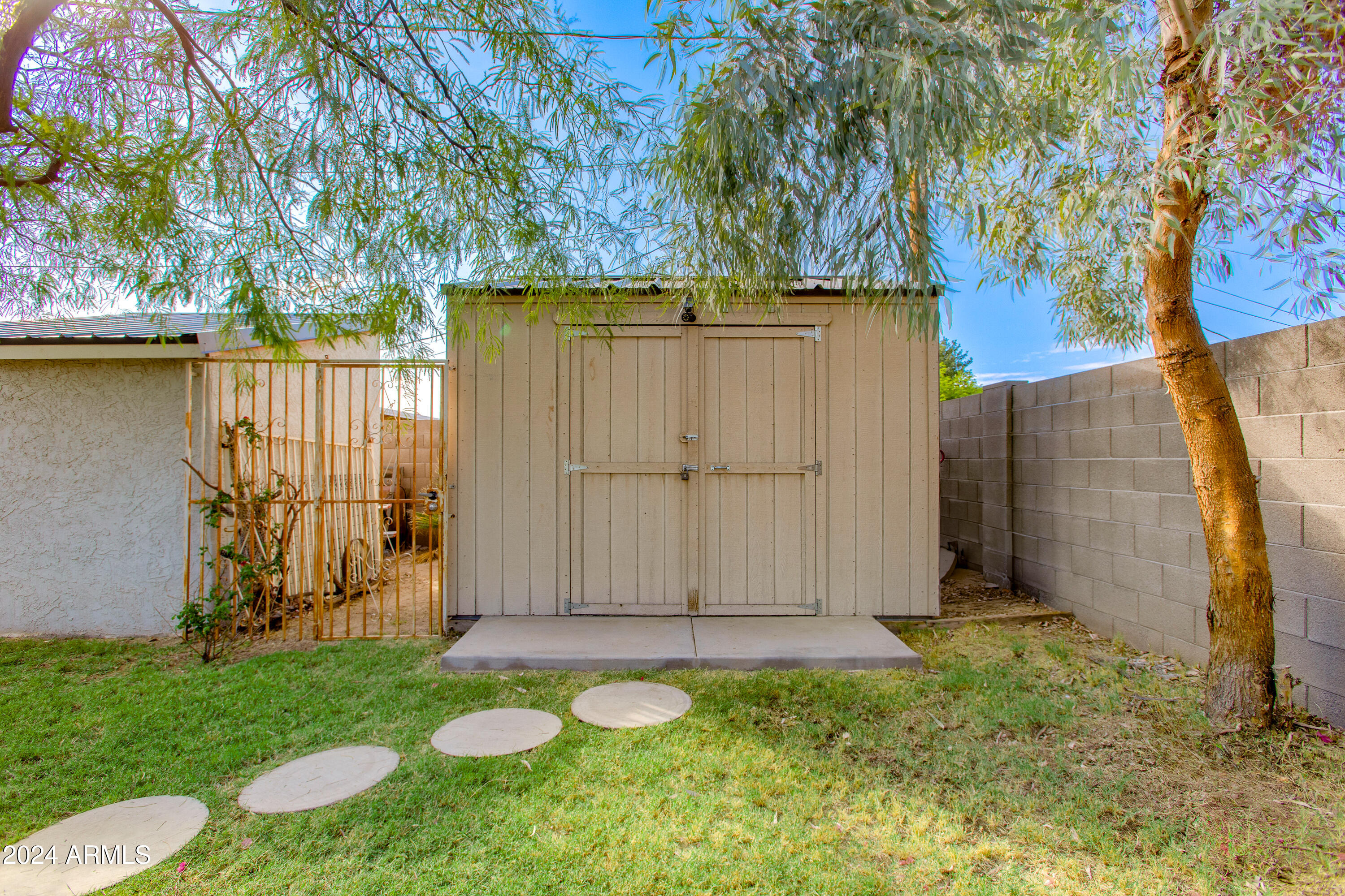 2750 W Montecito Avenue