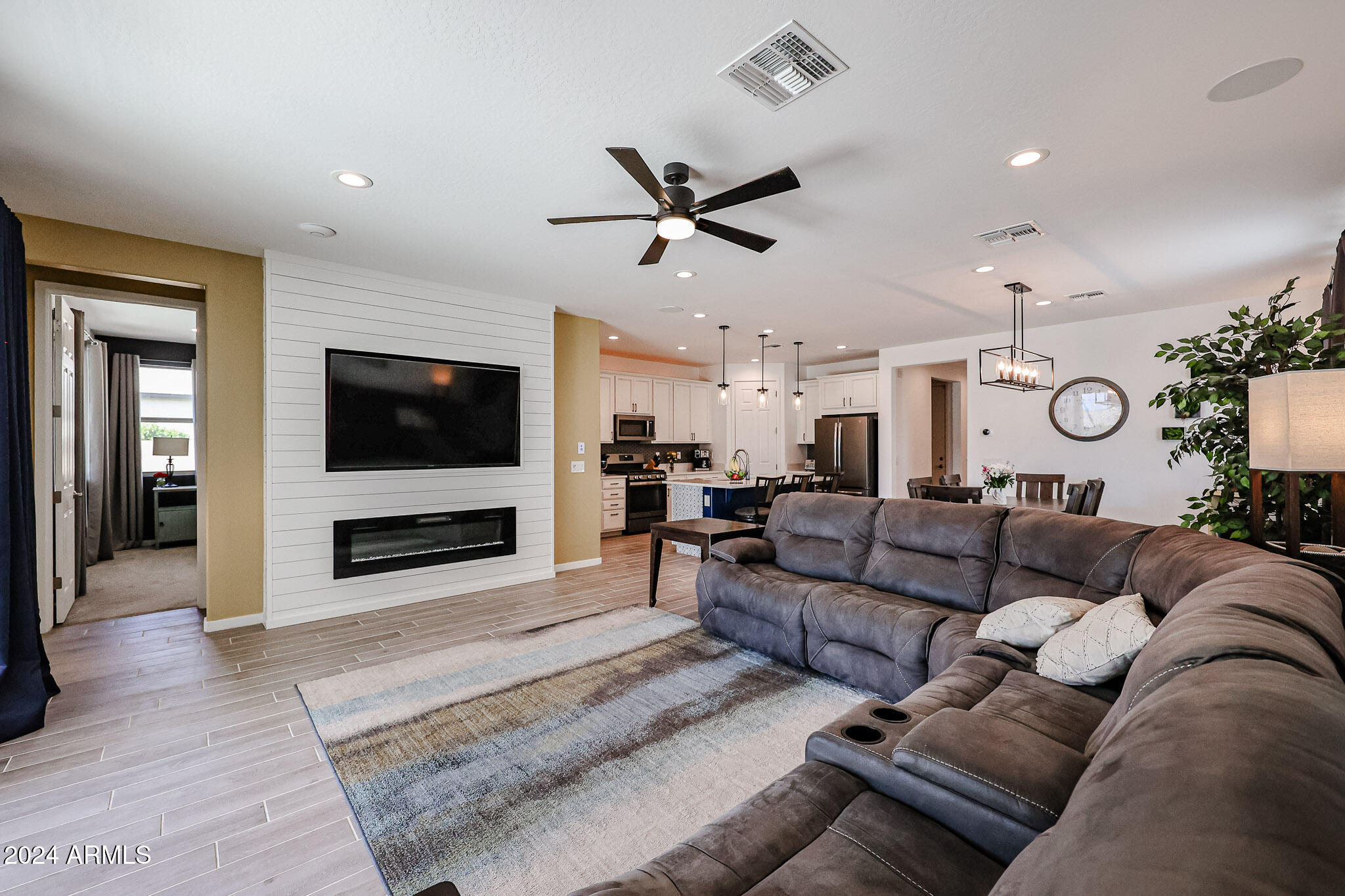 7727 W AGORA Lane