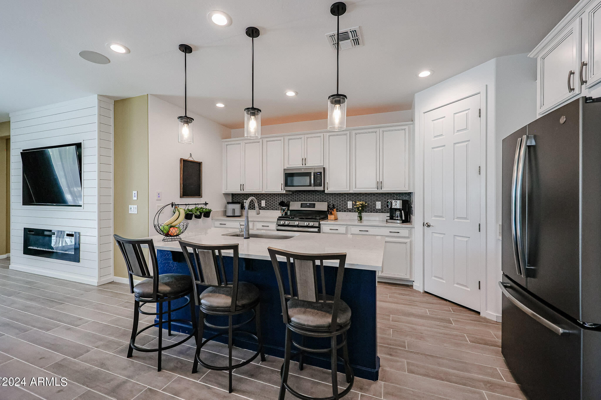 7727 W AGORA Lane
