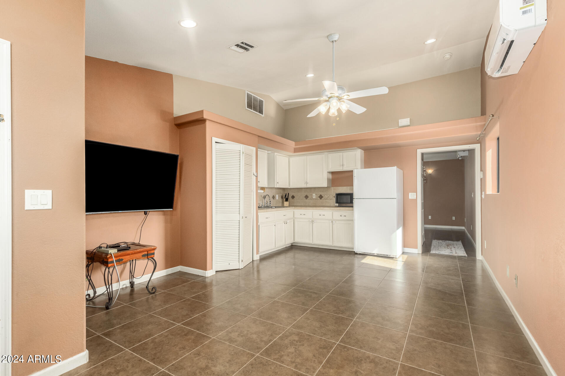 57 N ROADRUNNER Road