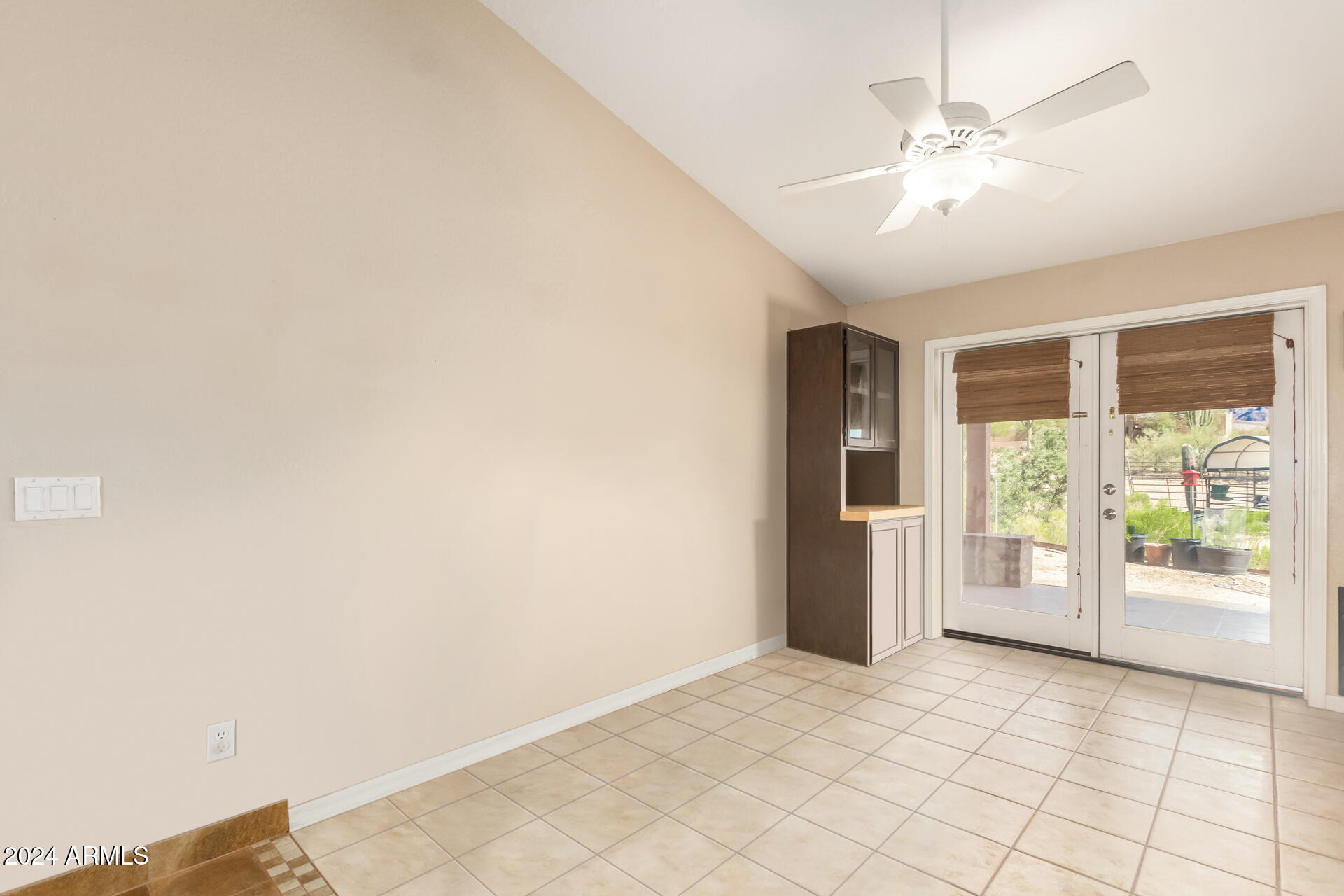 57 N ROADRUNNER Road