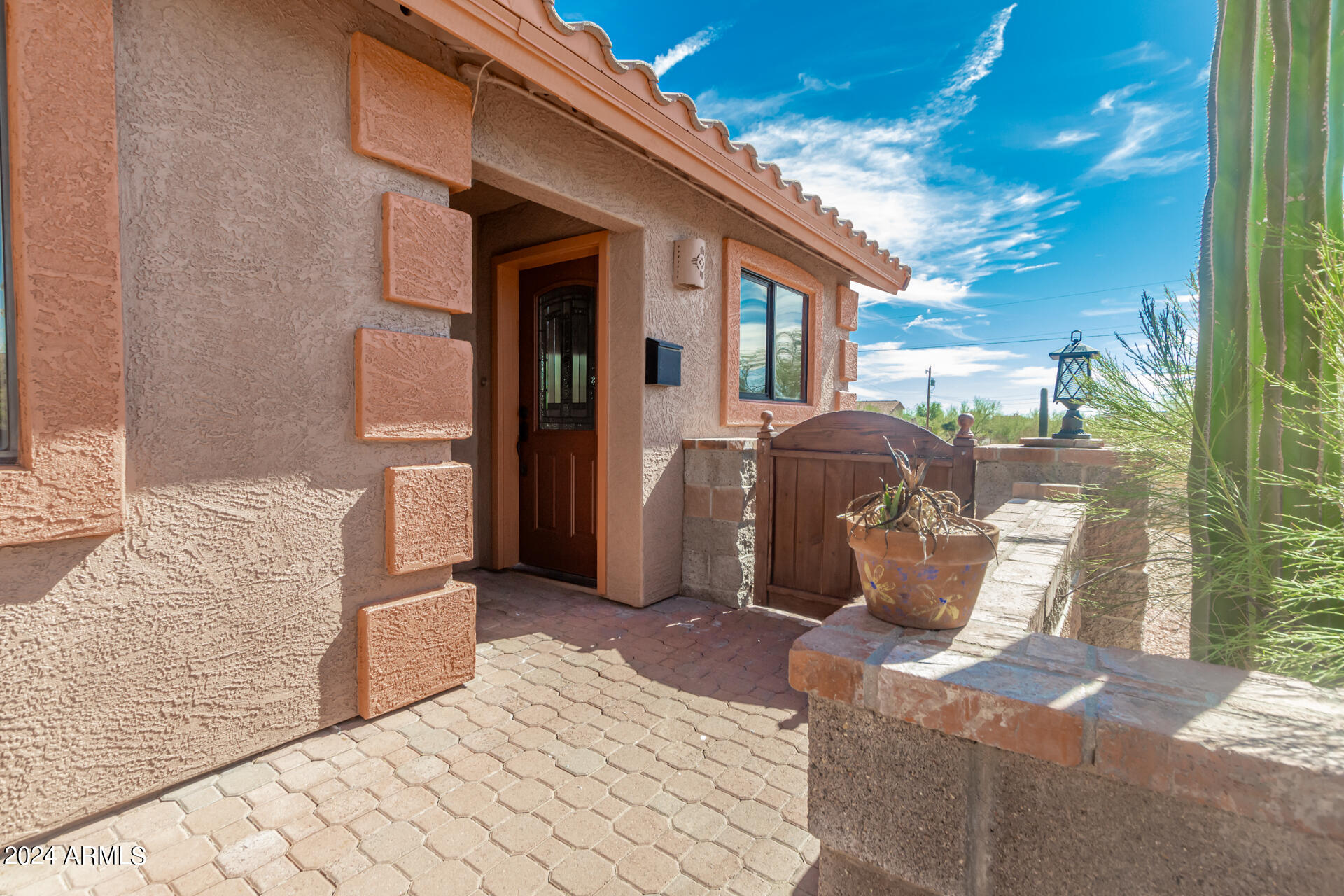 57 N ROADRUNNER Road