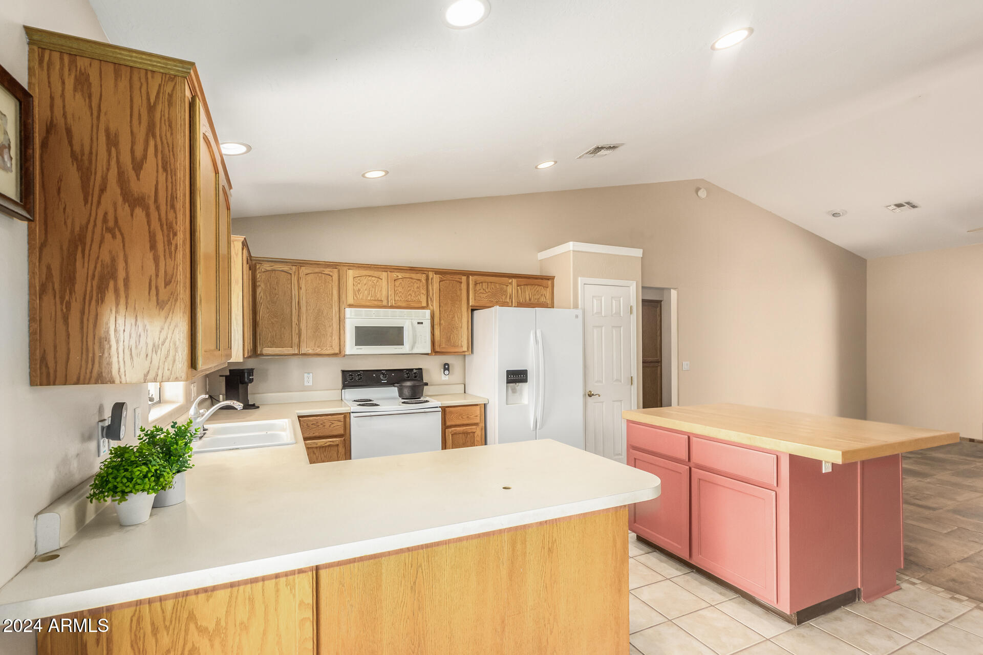 57 N ROADRUNNER Road