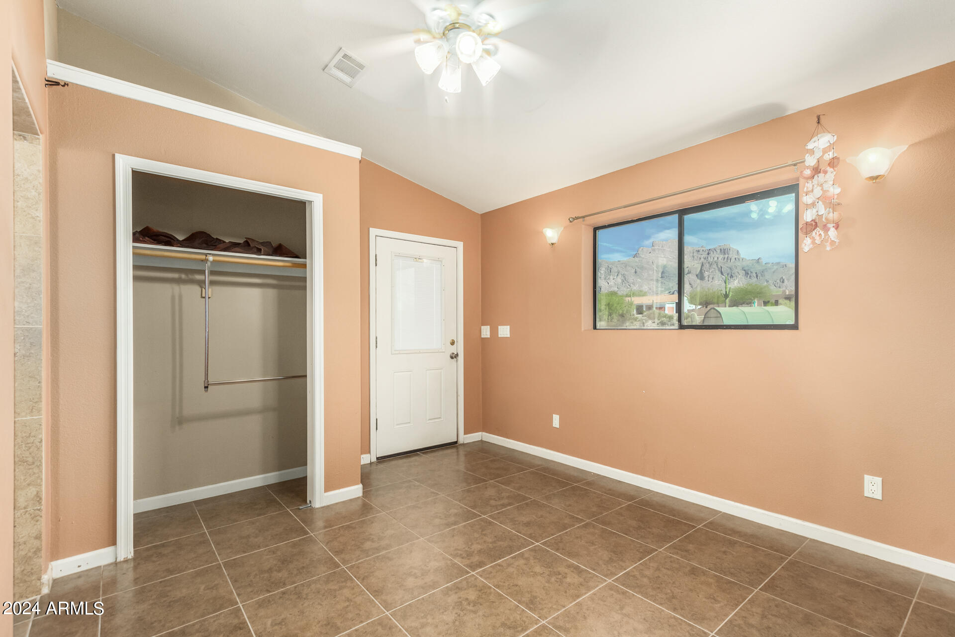 57 N ROADRUNNER Road