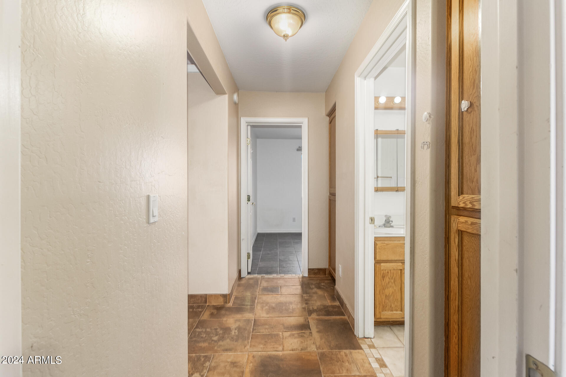 57 N ROADRUNNER Road