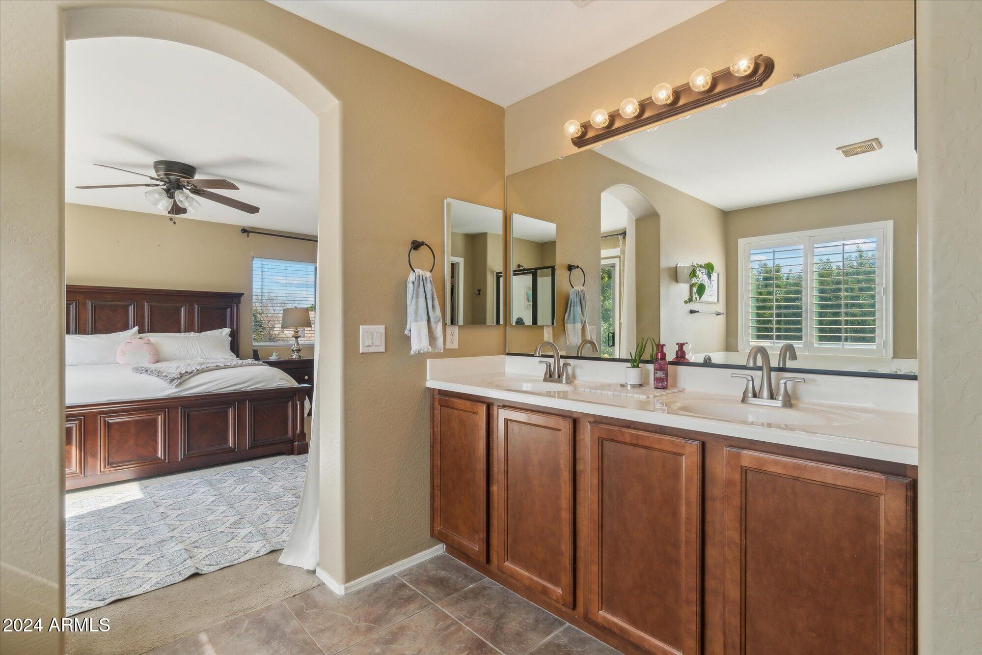 391 W DRAGON TREE Avenue