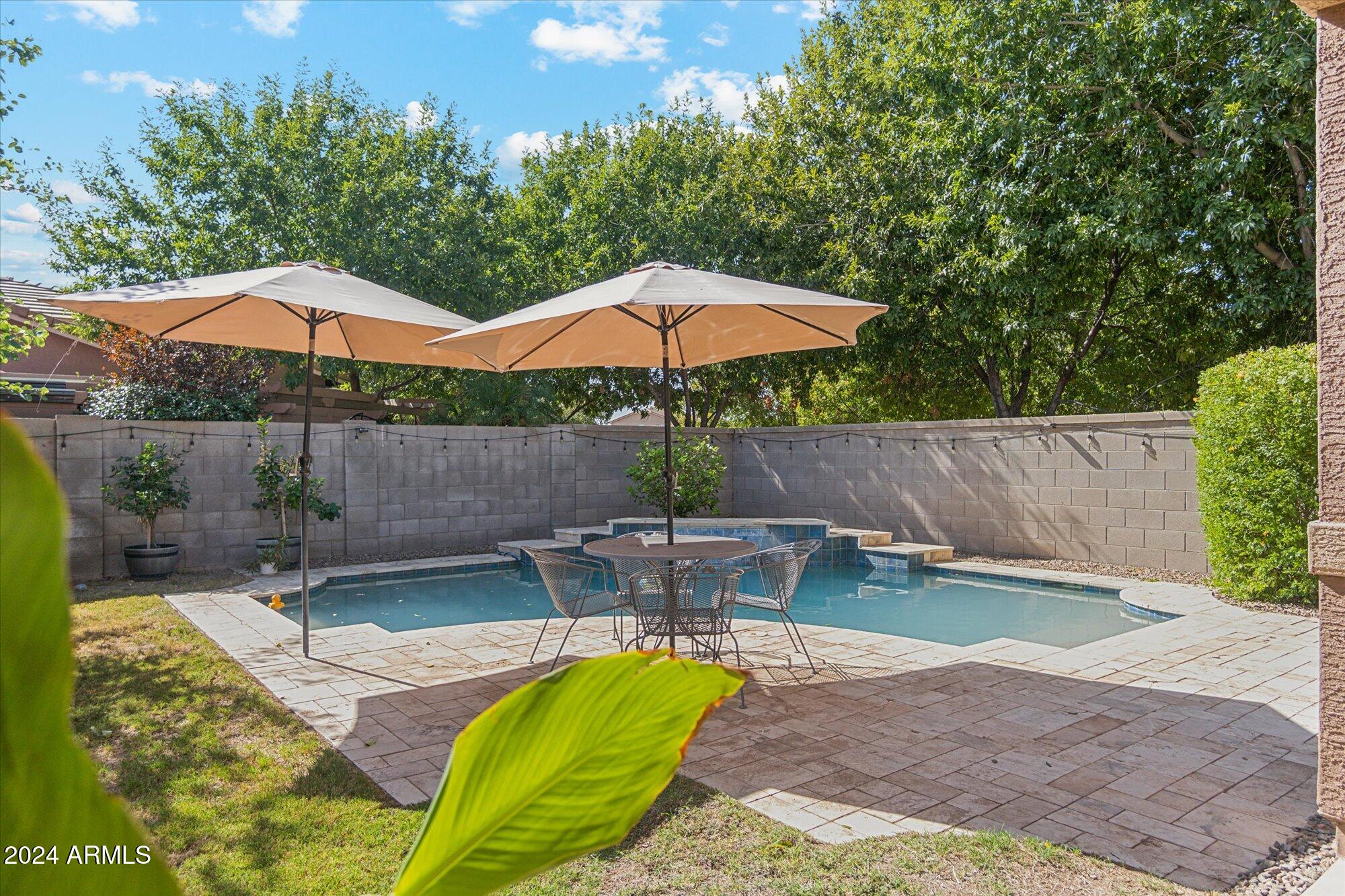 391 W DRAGON TREE Avenue