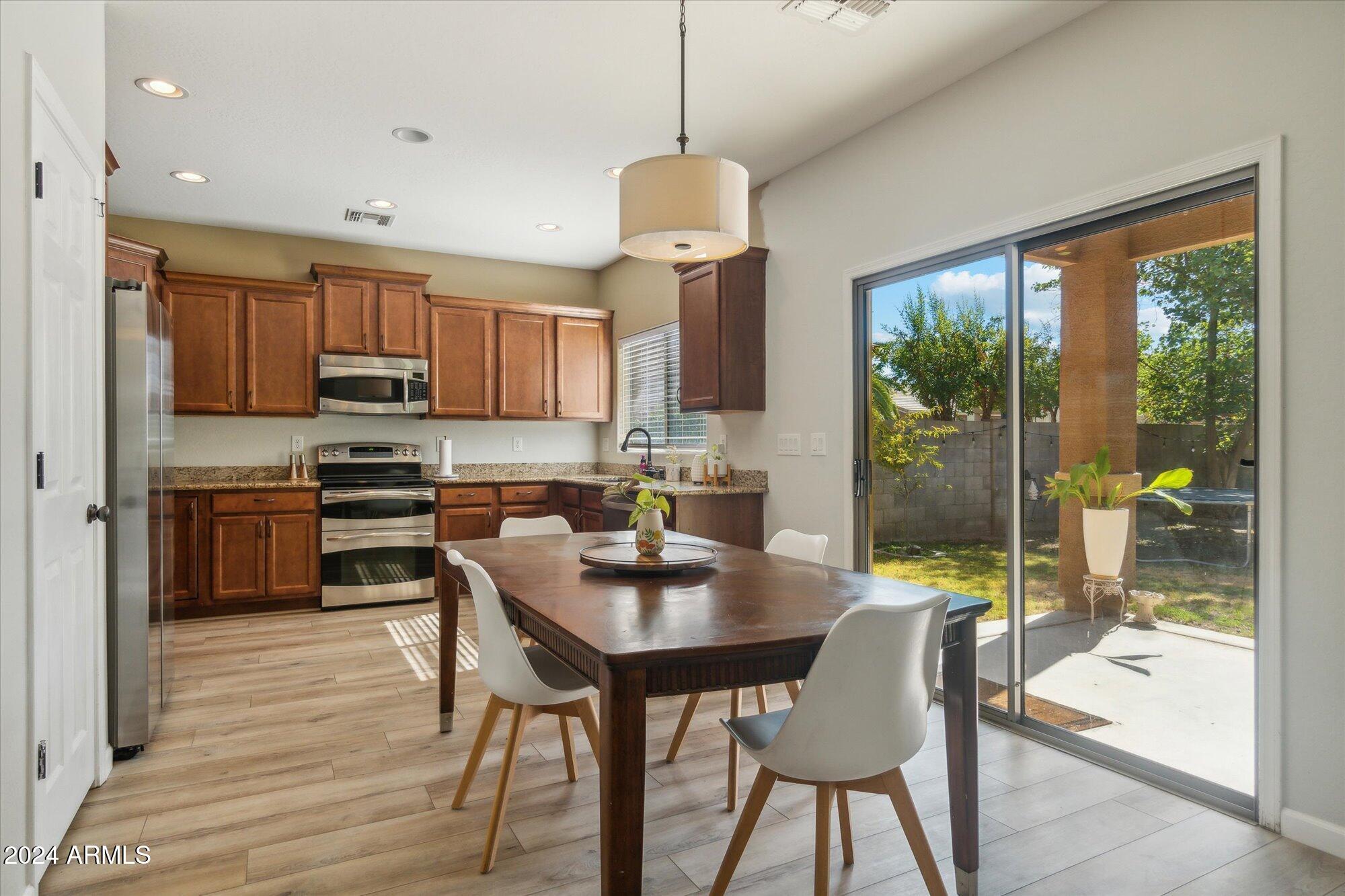 391 W DRAGON TREE Avenue