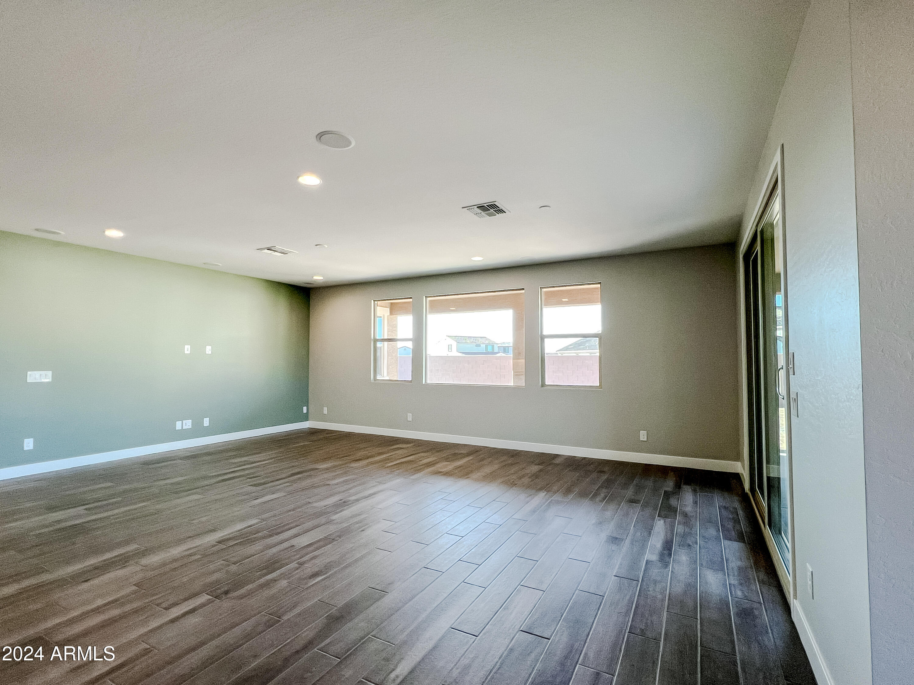 11106 S 52ND Lane
