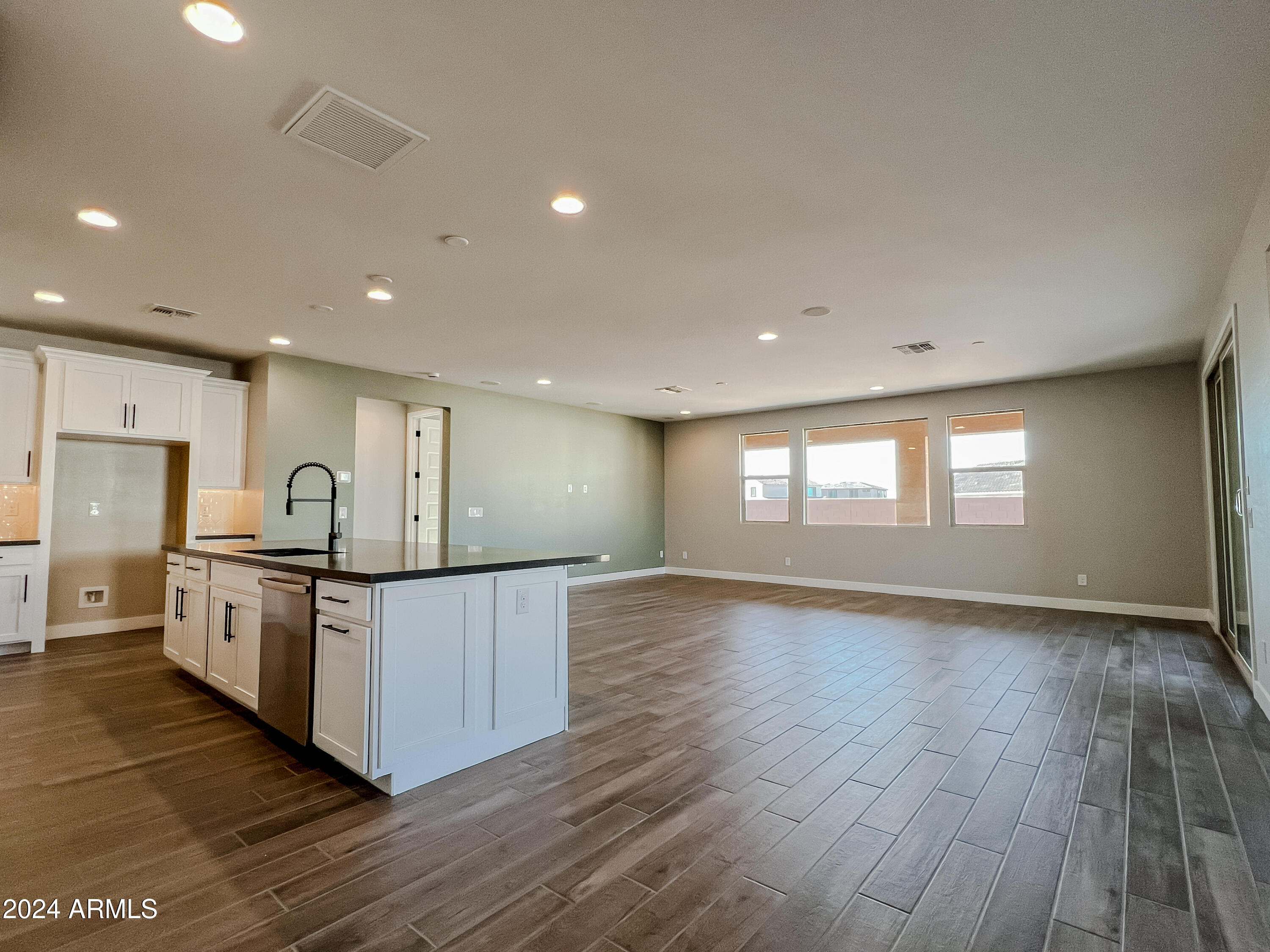 11106 S 52ND Lane